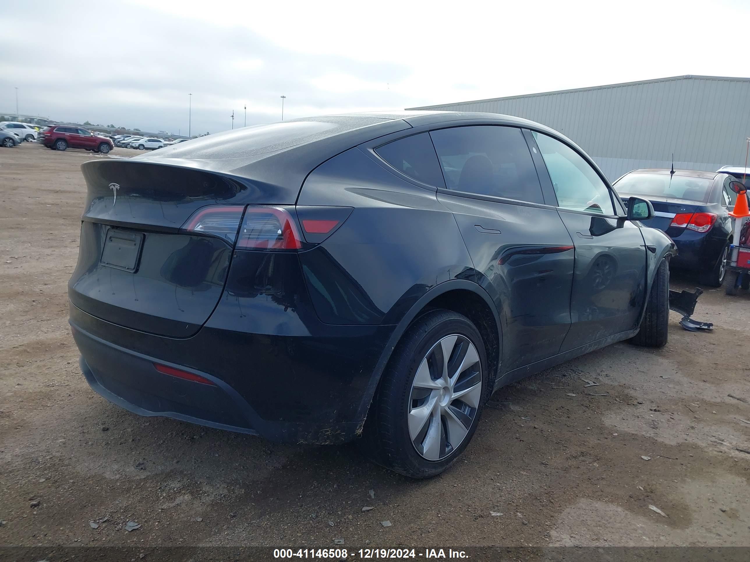 TESLA MODEL image 4