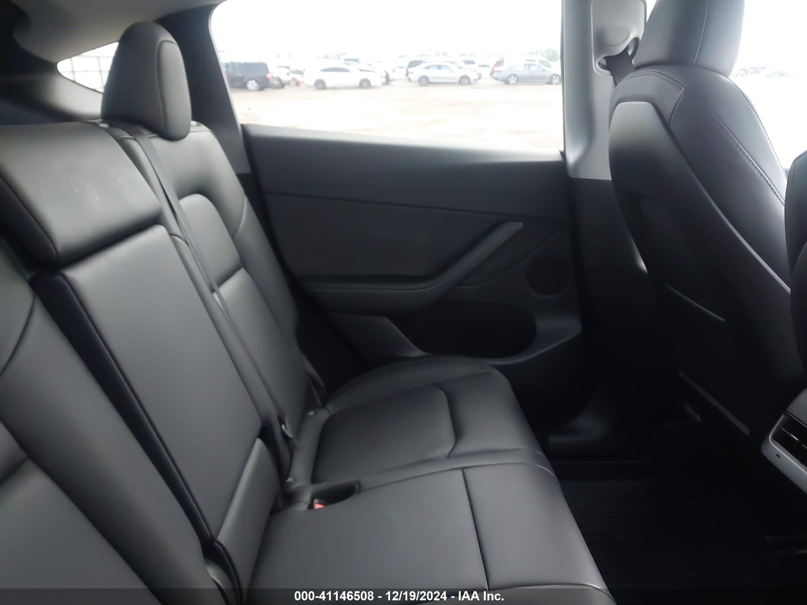 TESLA MODEL image 8