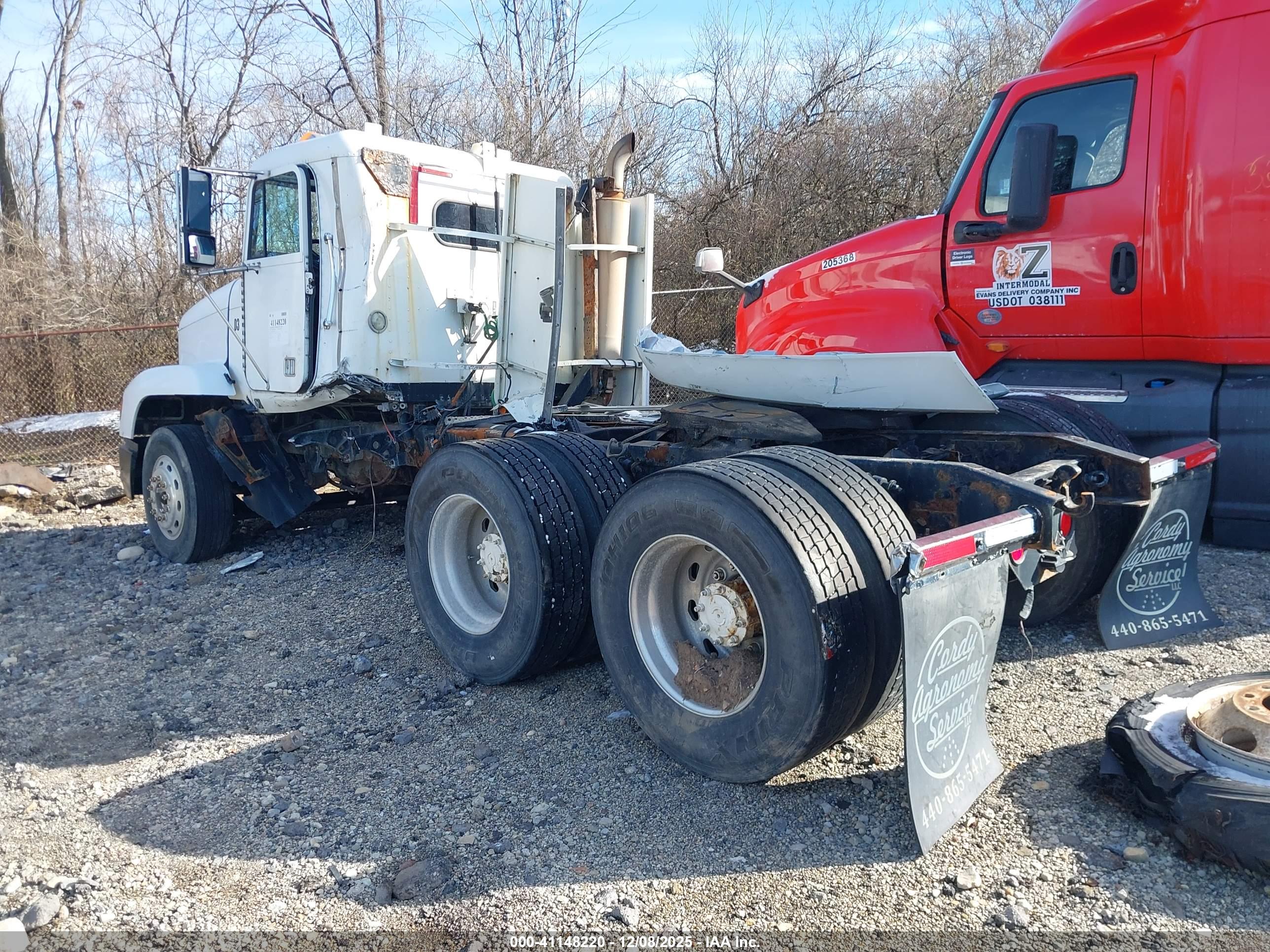 FREIGHTLINER CONVENTIONAL image 3