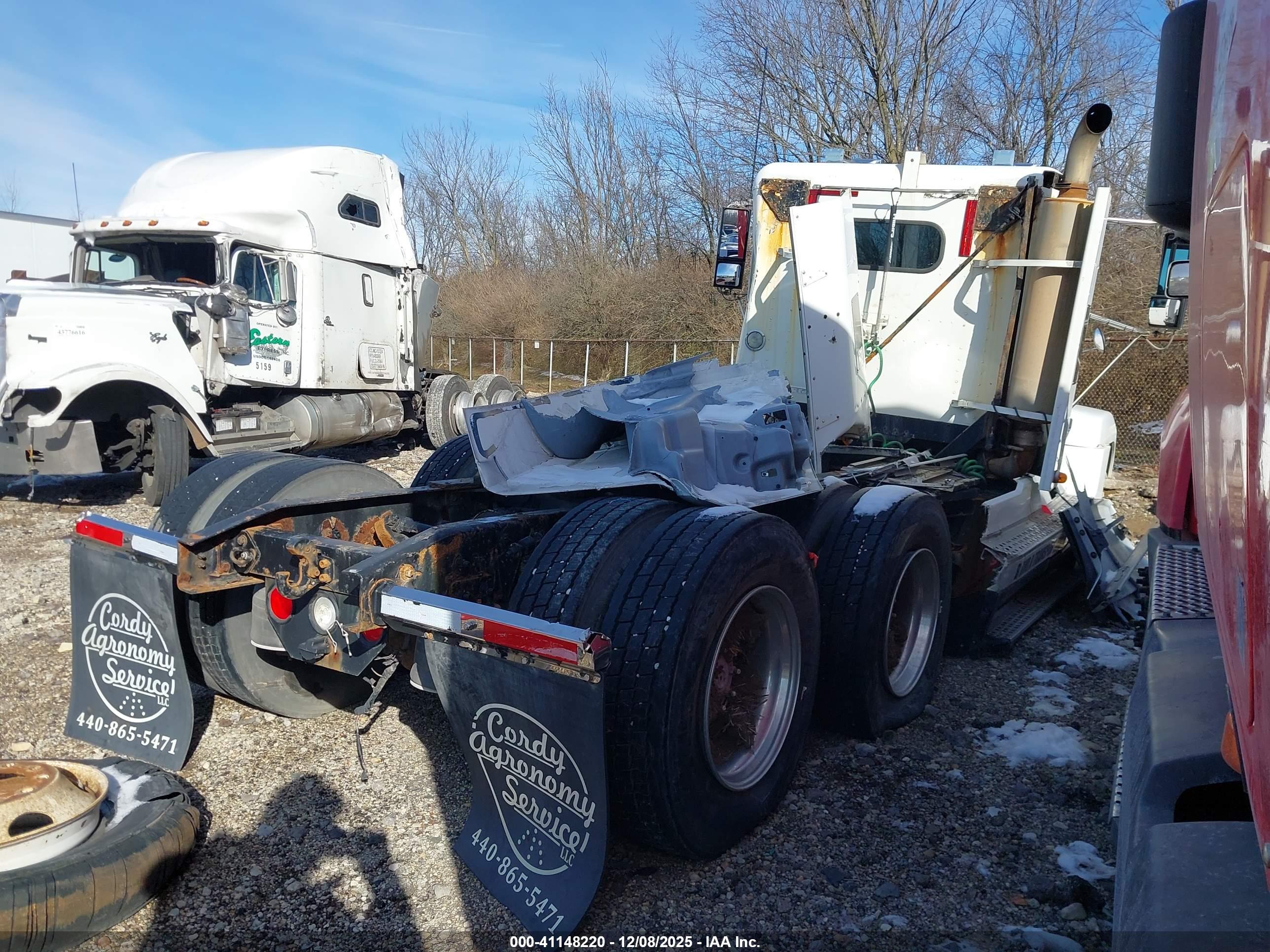 FREIGHTLINER CONVENTIONAL image 4