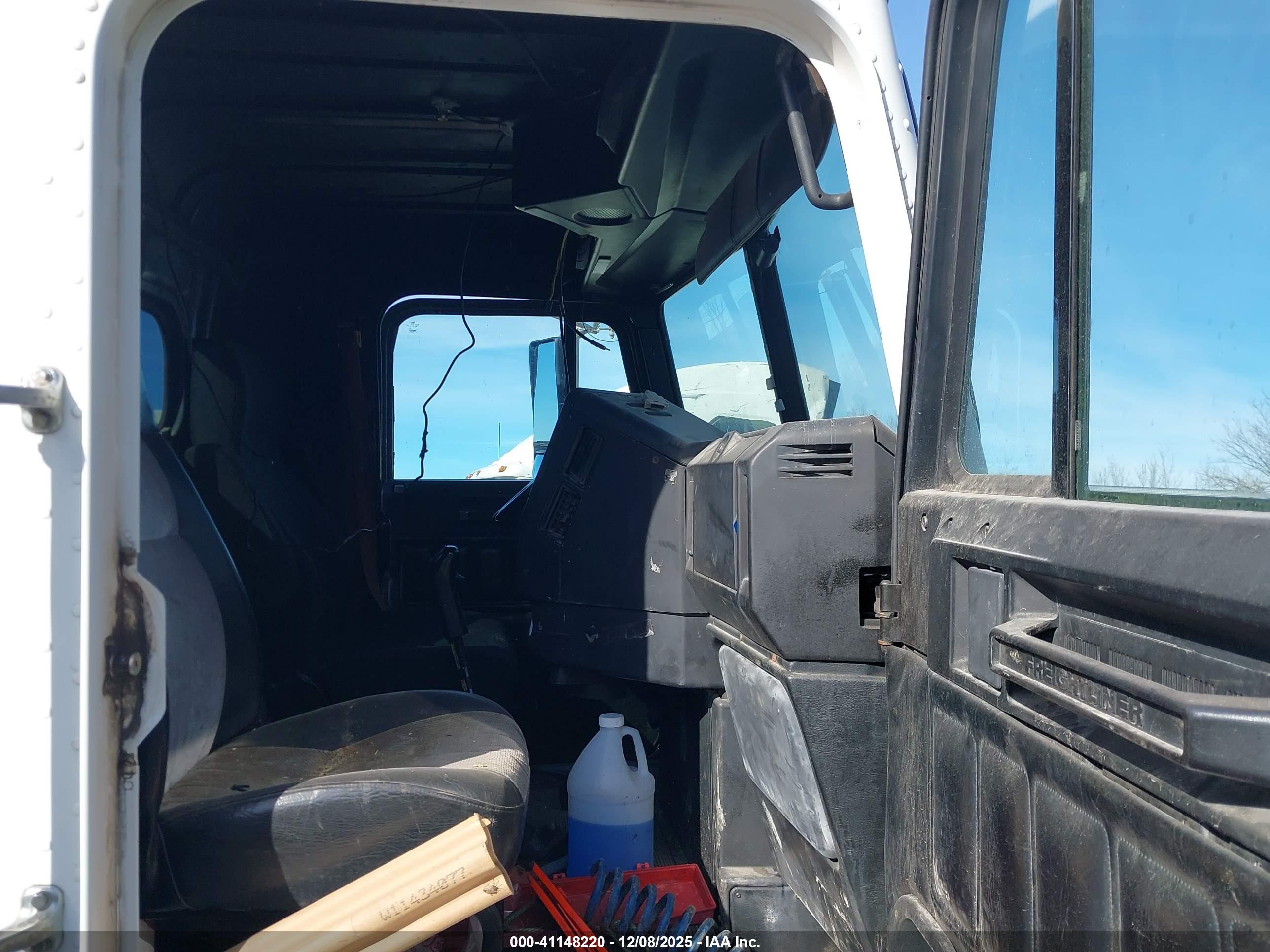 FREIGHTLINER CONVENTIONAL image 8