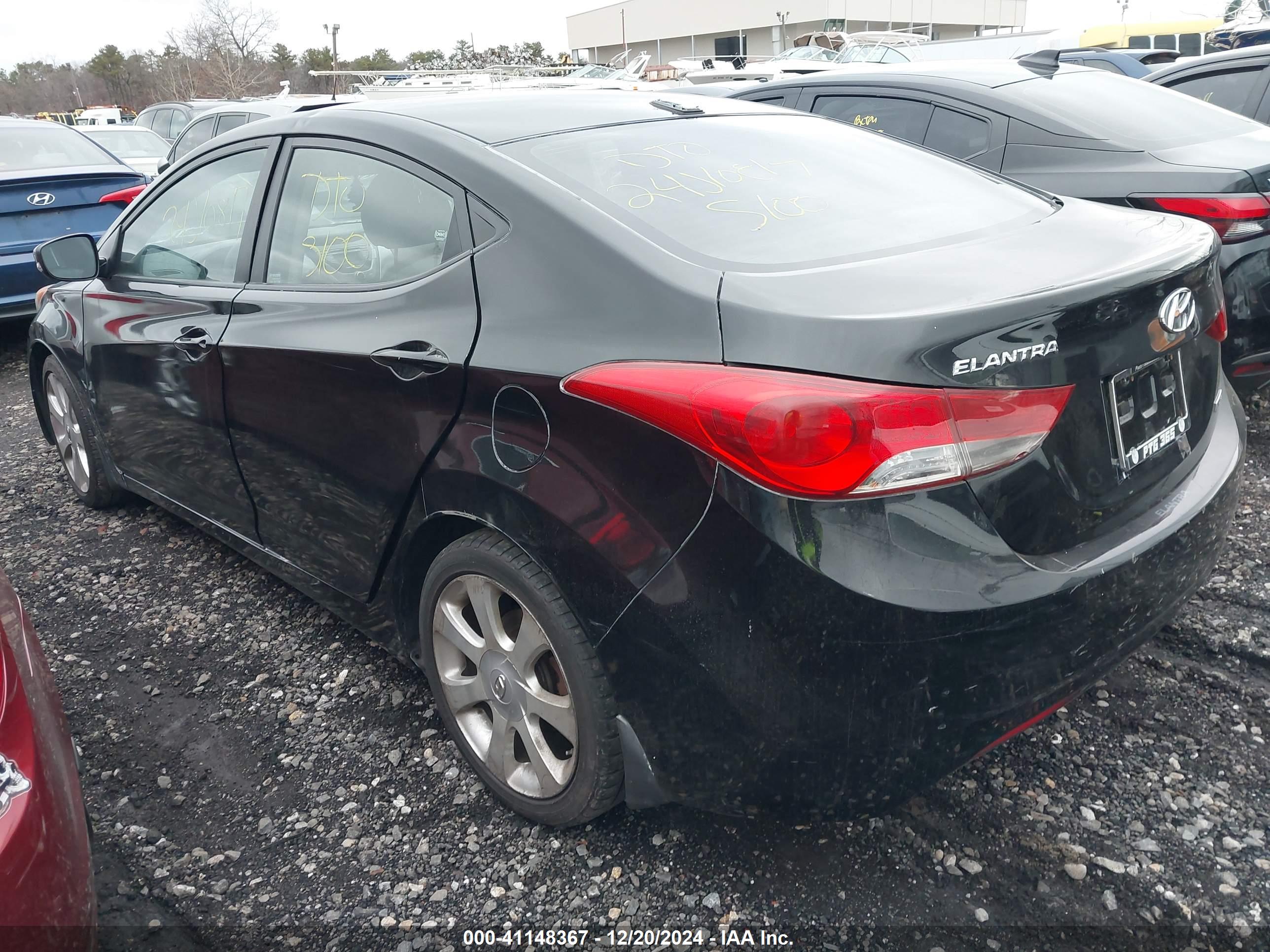 HYUNDAI ELANTRA image 3