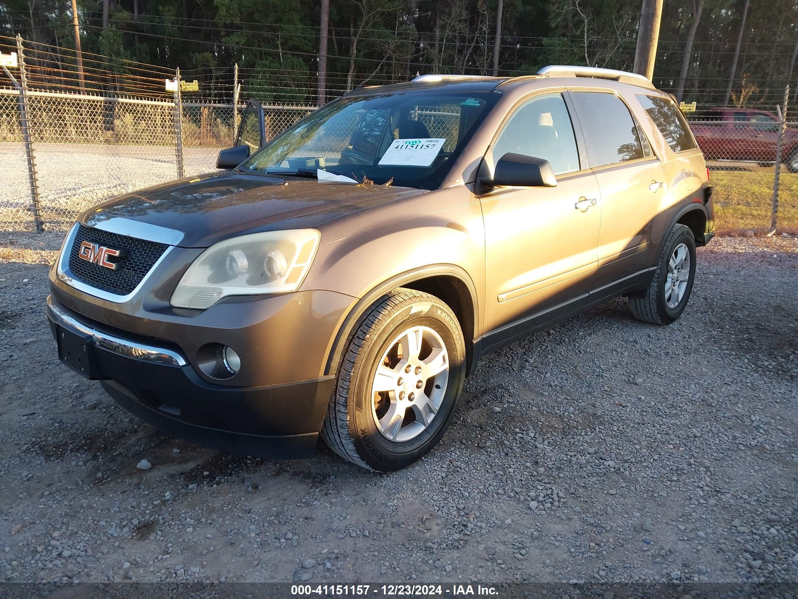 GMC ACADIA image 2