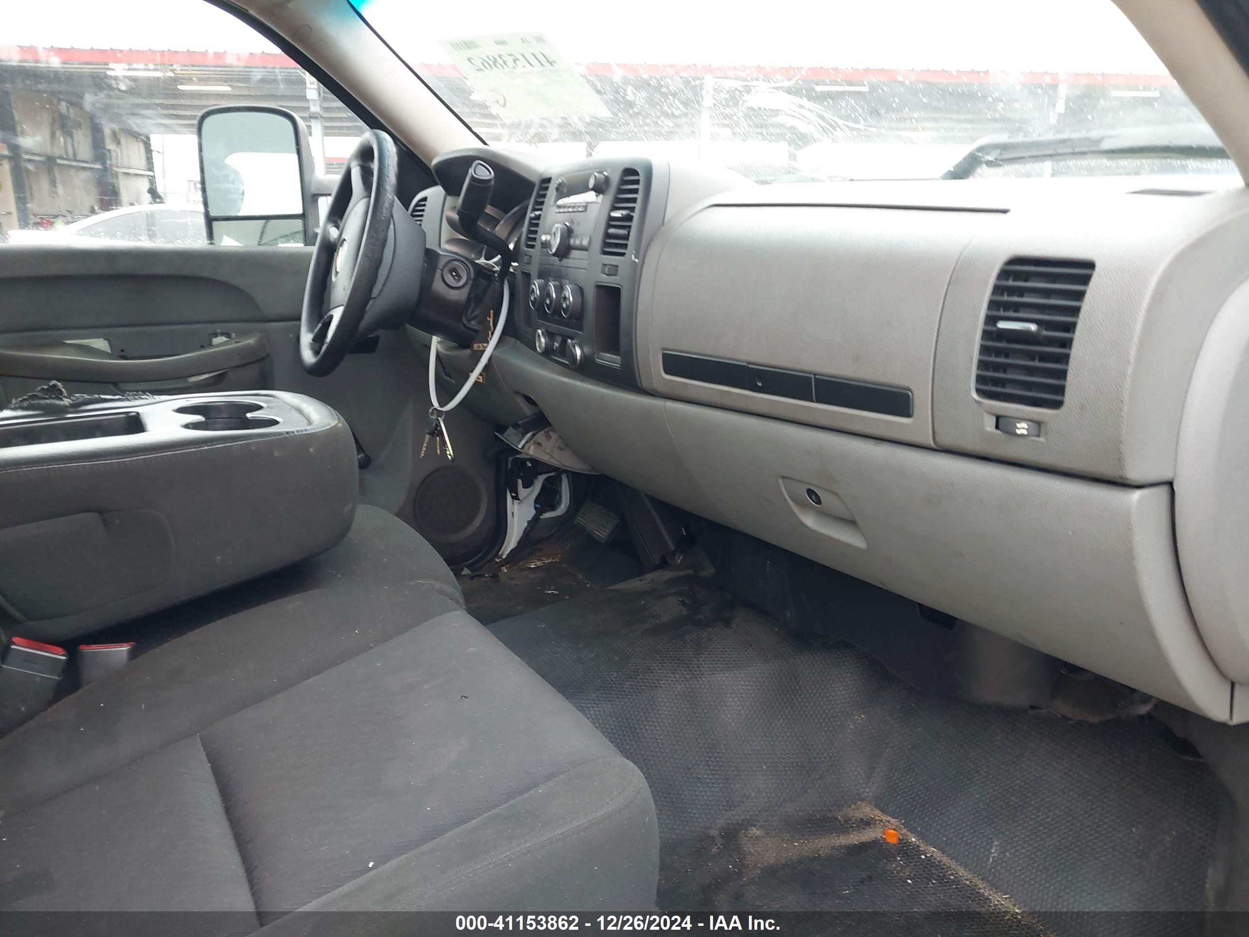 CHEVROLET SILVERADO image 5