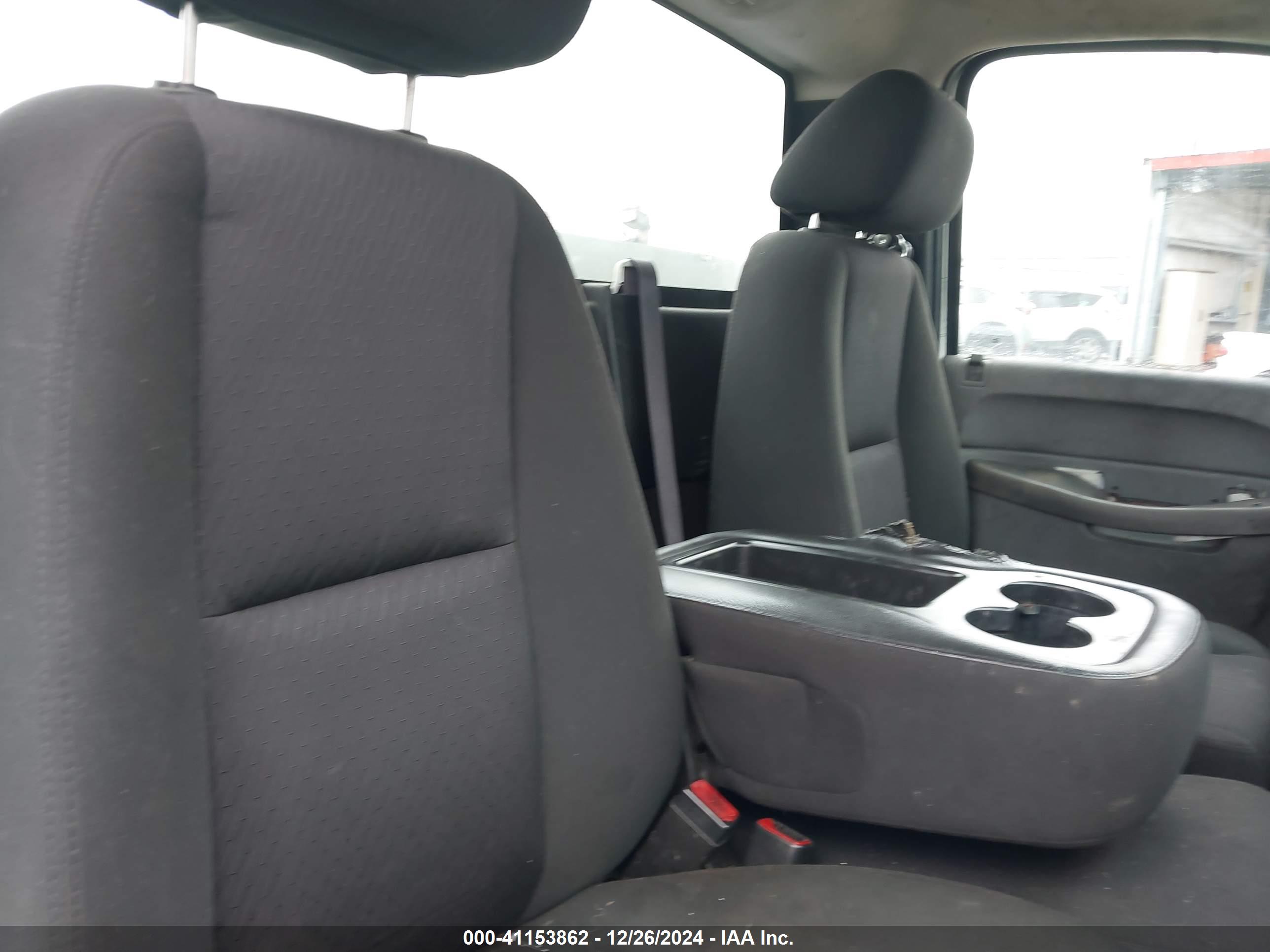 CHEVROLET SILVERADO image 8