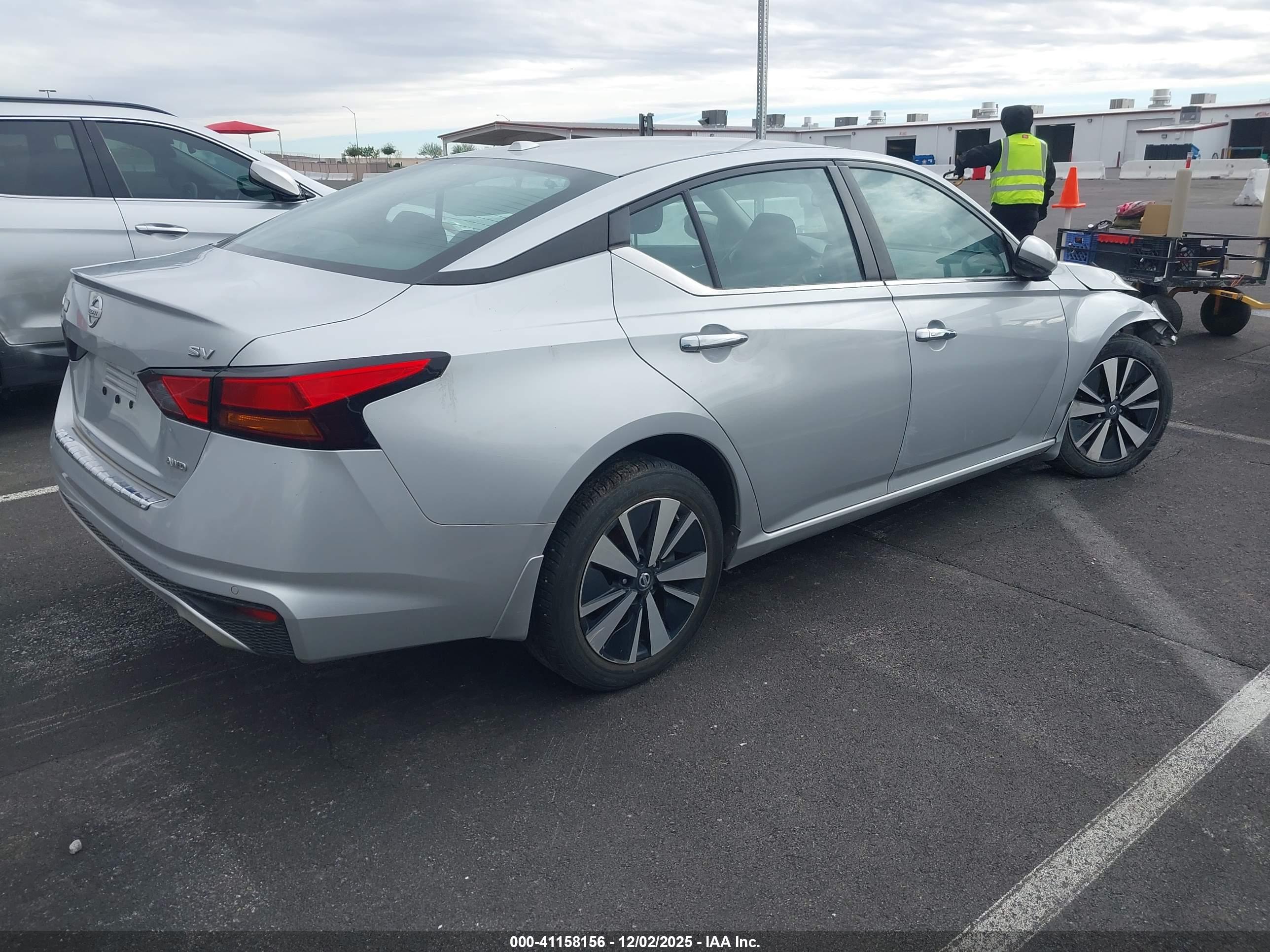 NISSAN ALTIMA image 4