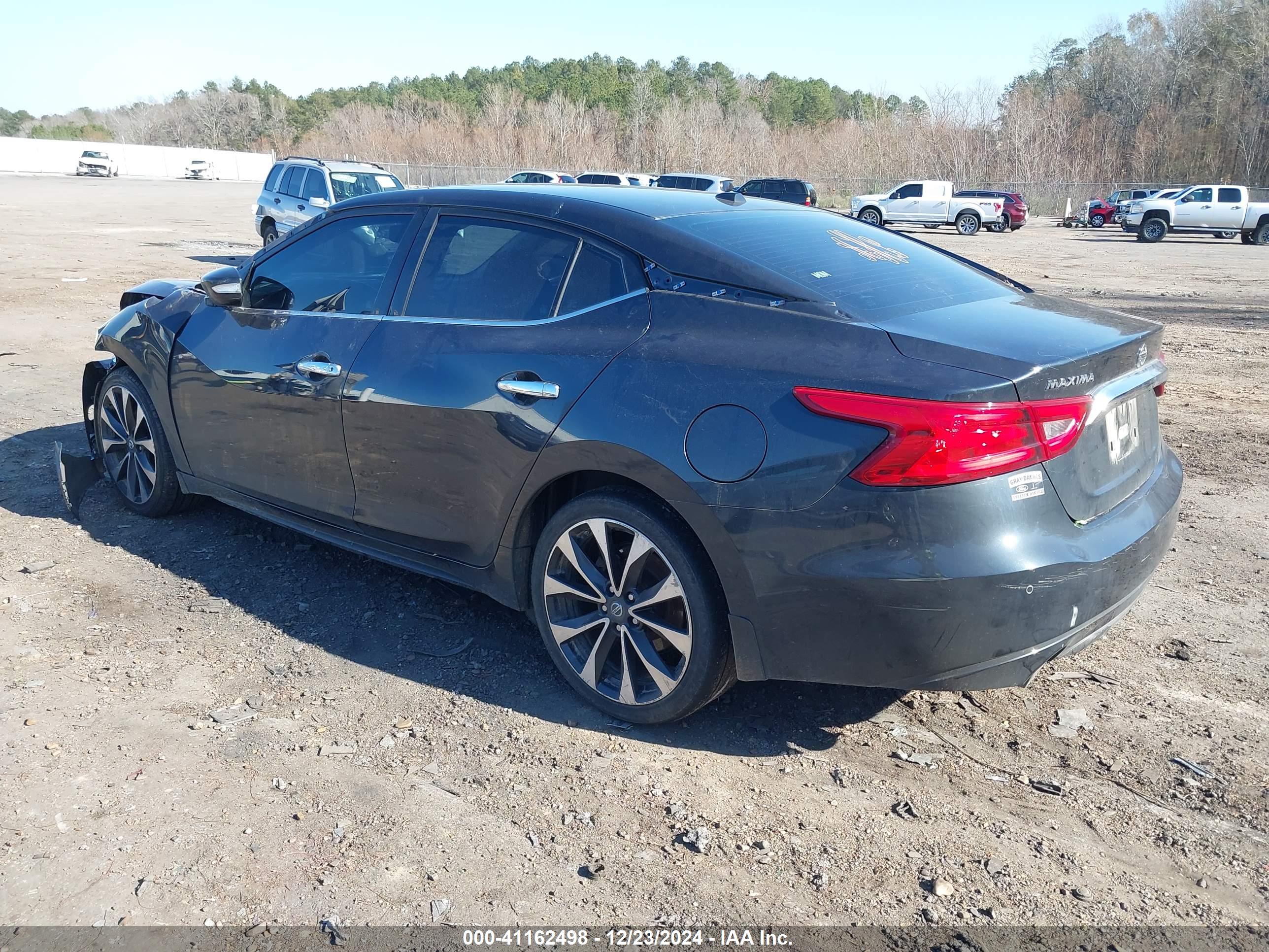 NISSAN MAXIMA image 3