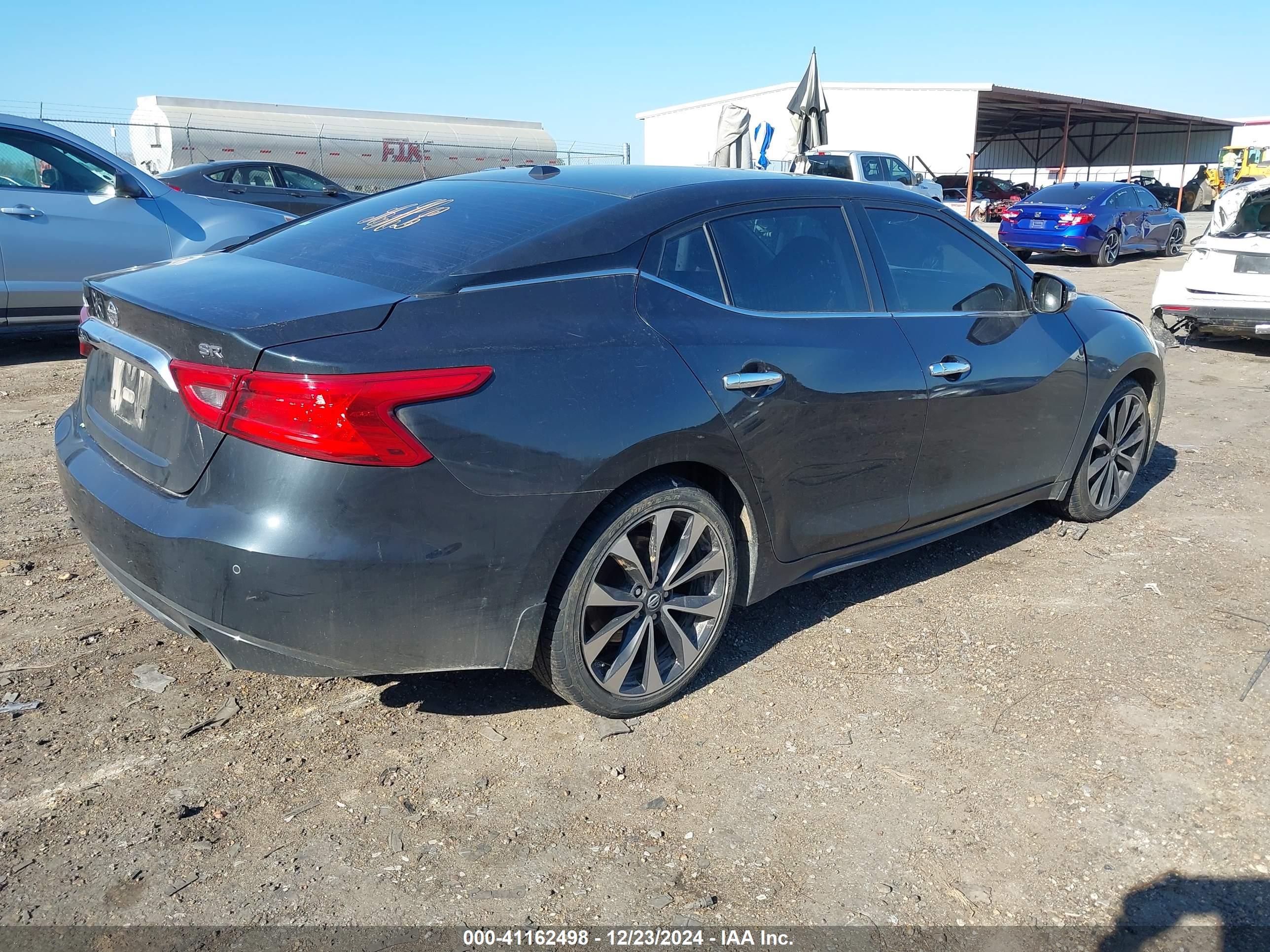 NISSAN MAXIMA image 4