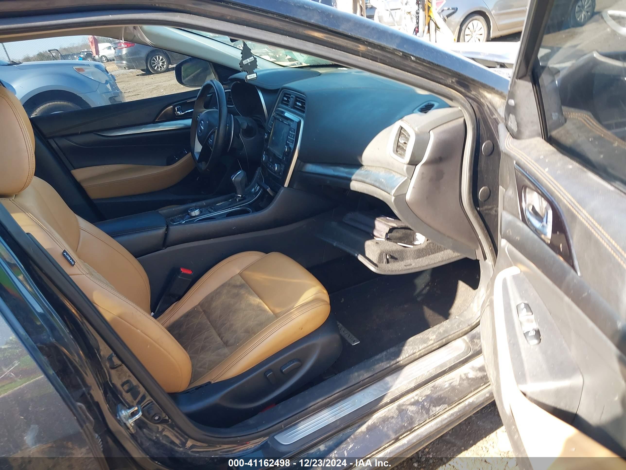 NISSAN MAXIMA image 5
