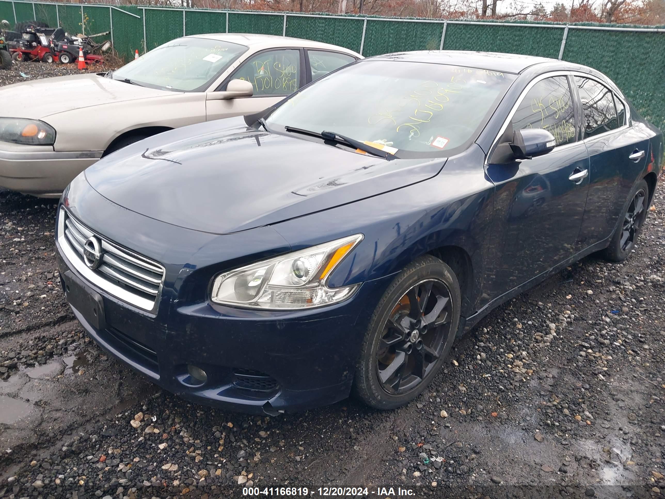 NISSAN MAXIMA image 2