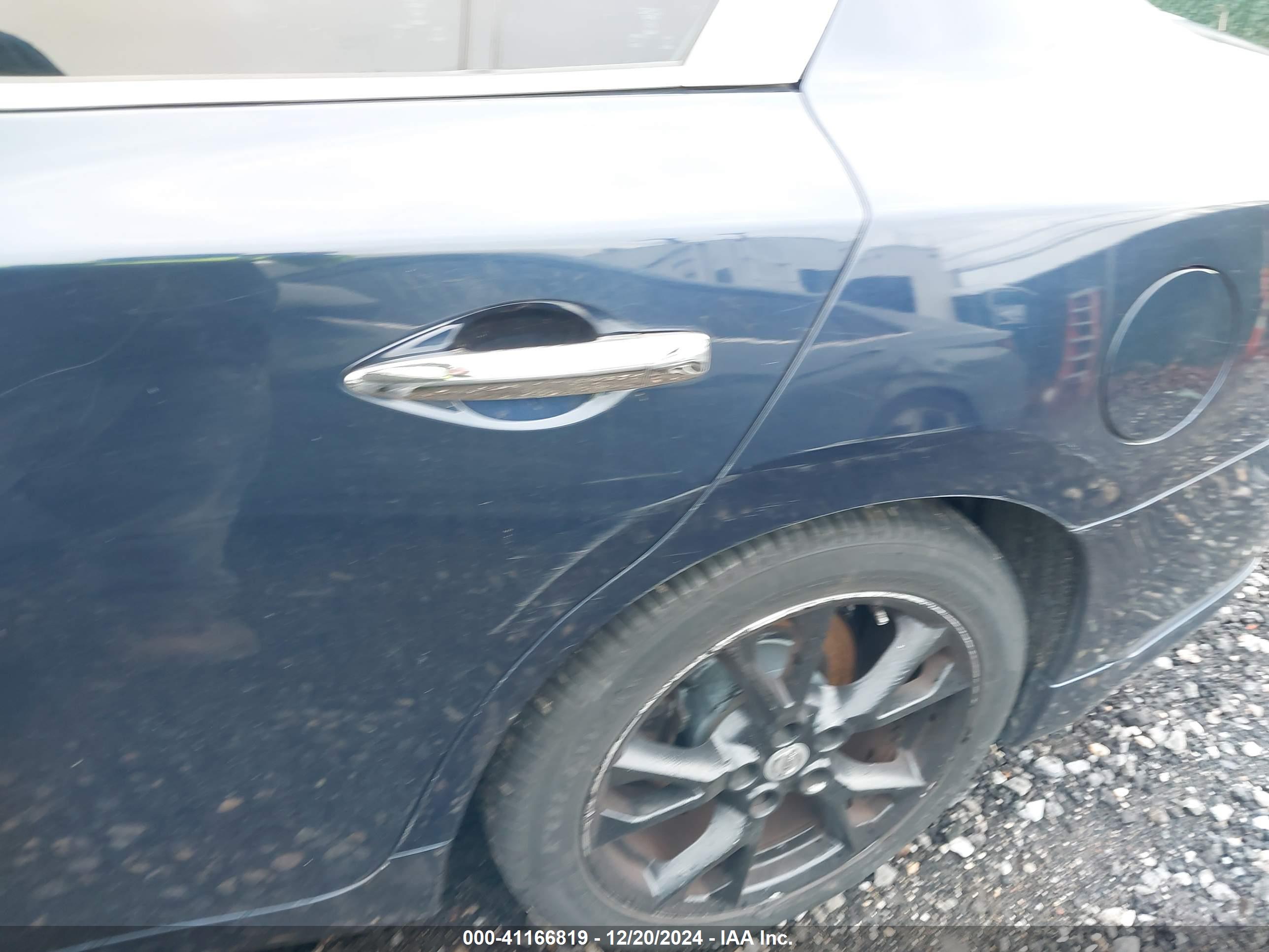NISSAN MAXIMA image 6