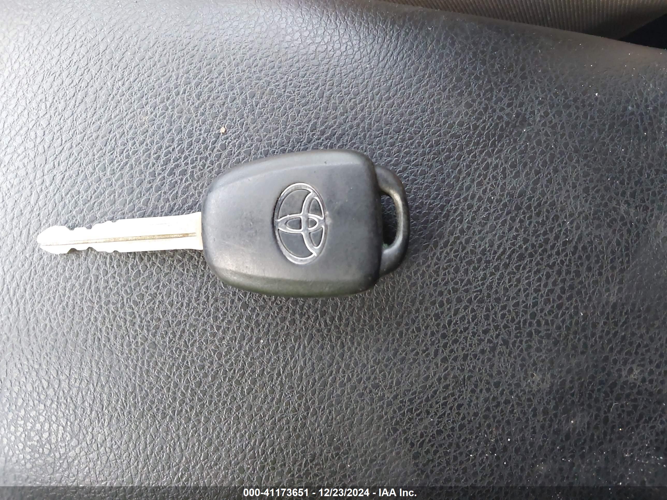 TOYOTA RAV4 image 11
