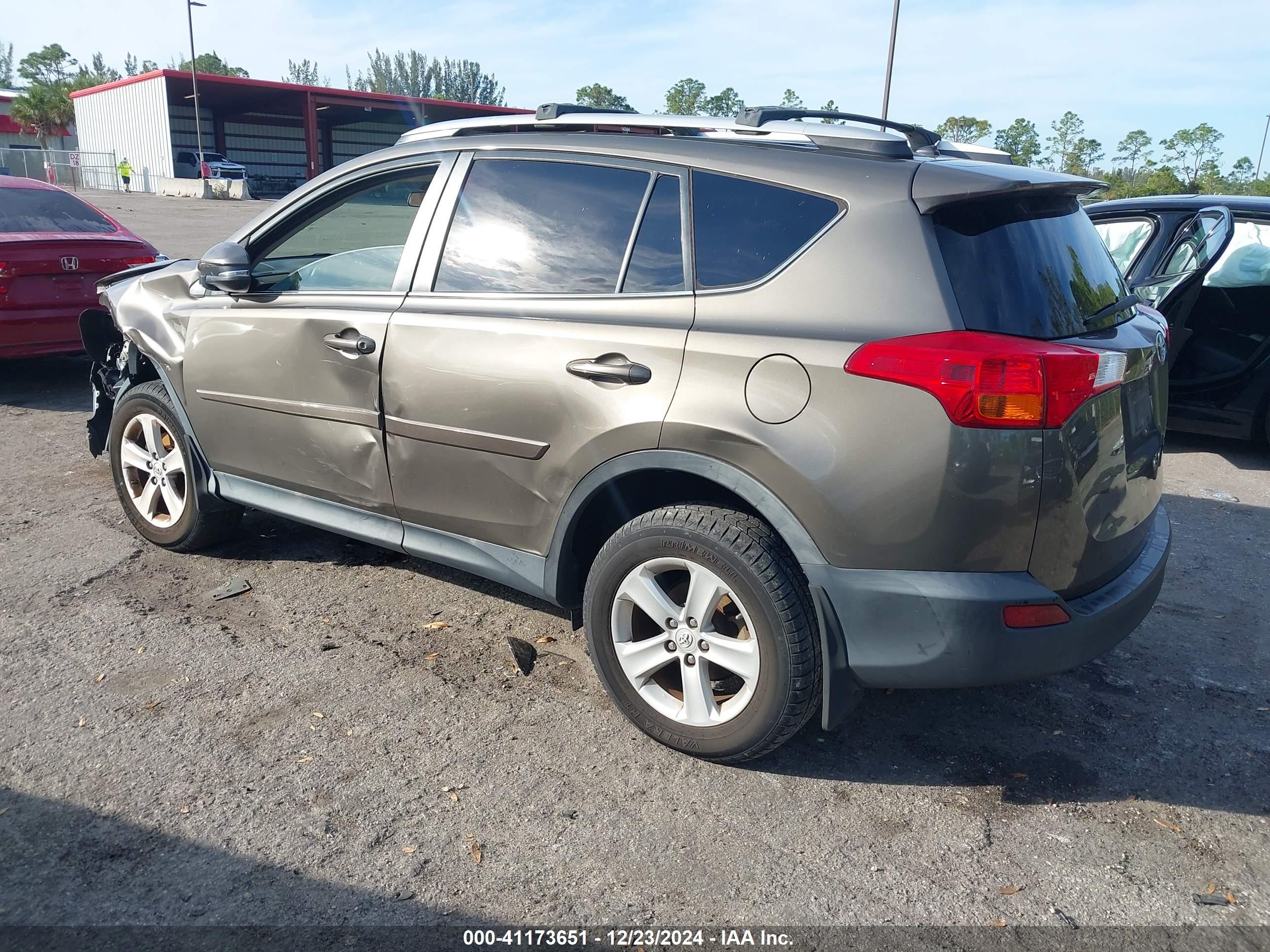 TOYOTA RAV4 image 3