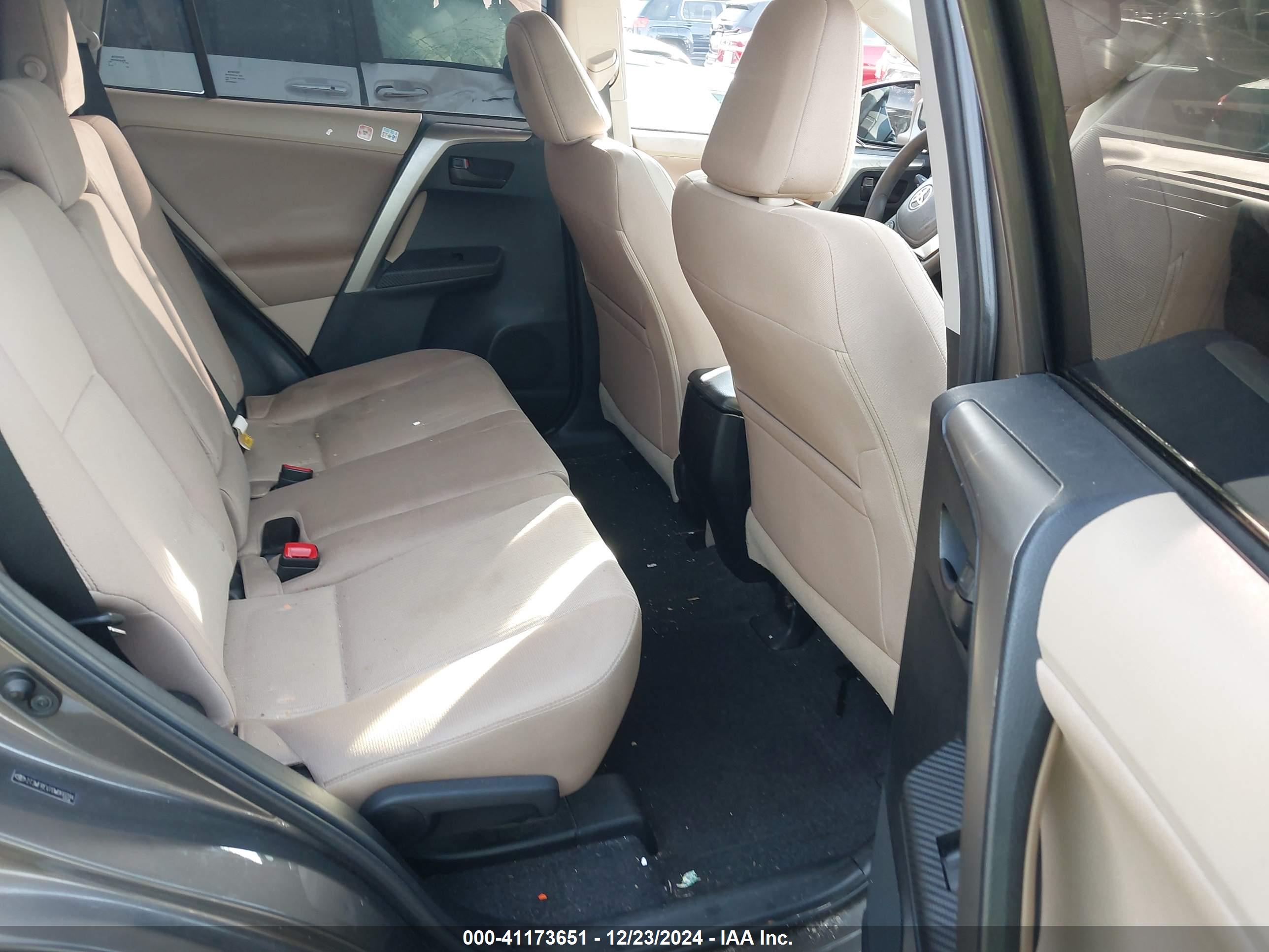 TOYOTA RAV4 image 8
