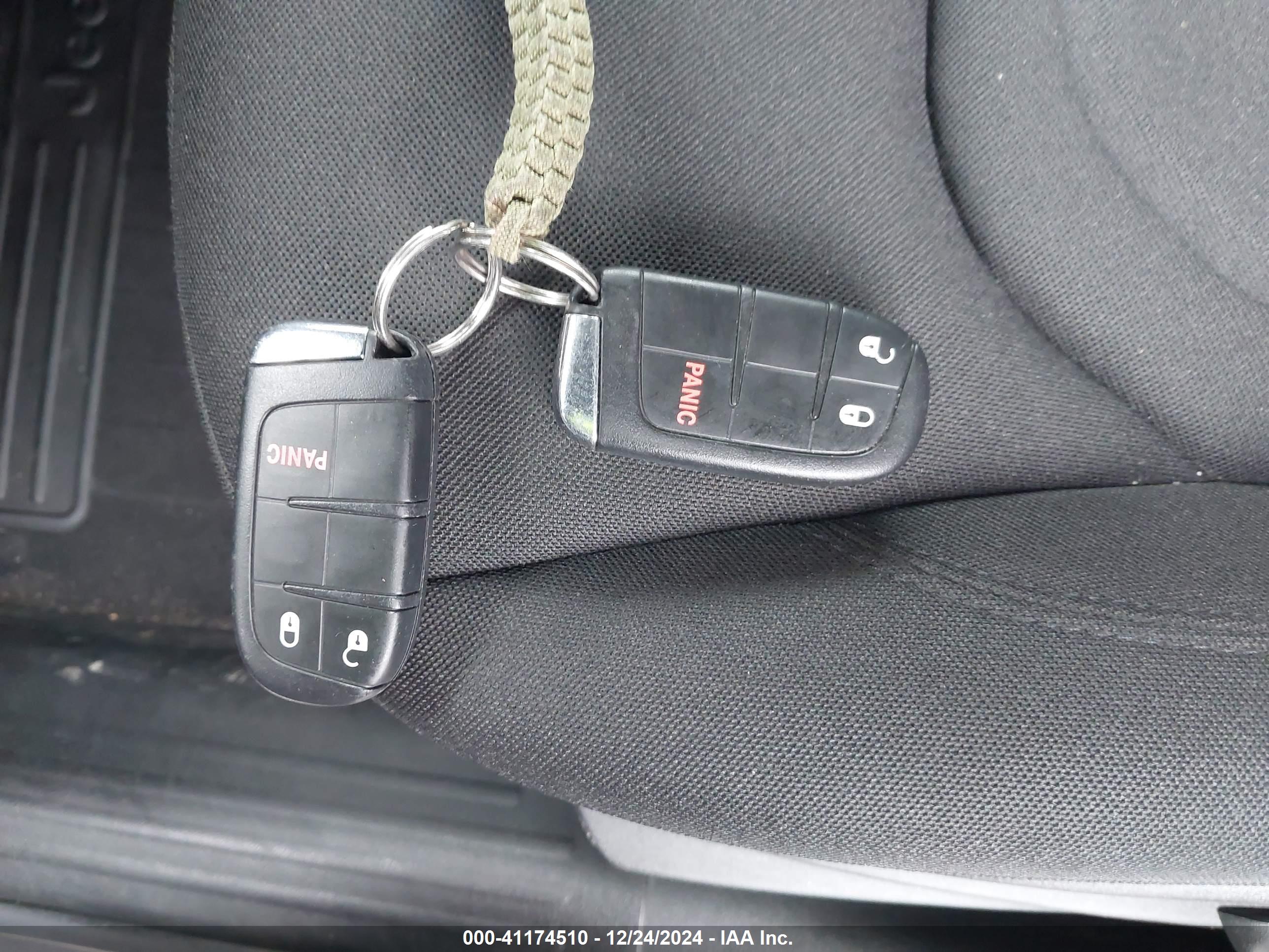 JEEP RENEGADE image 11