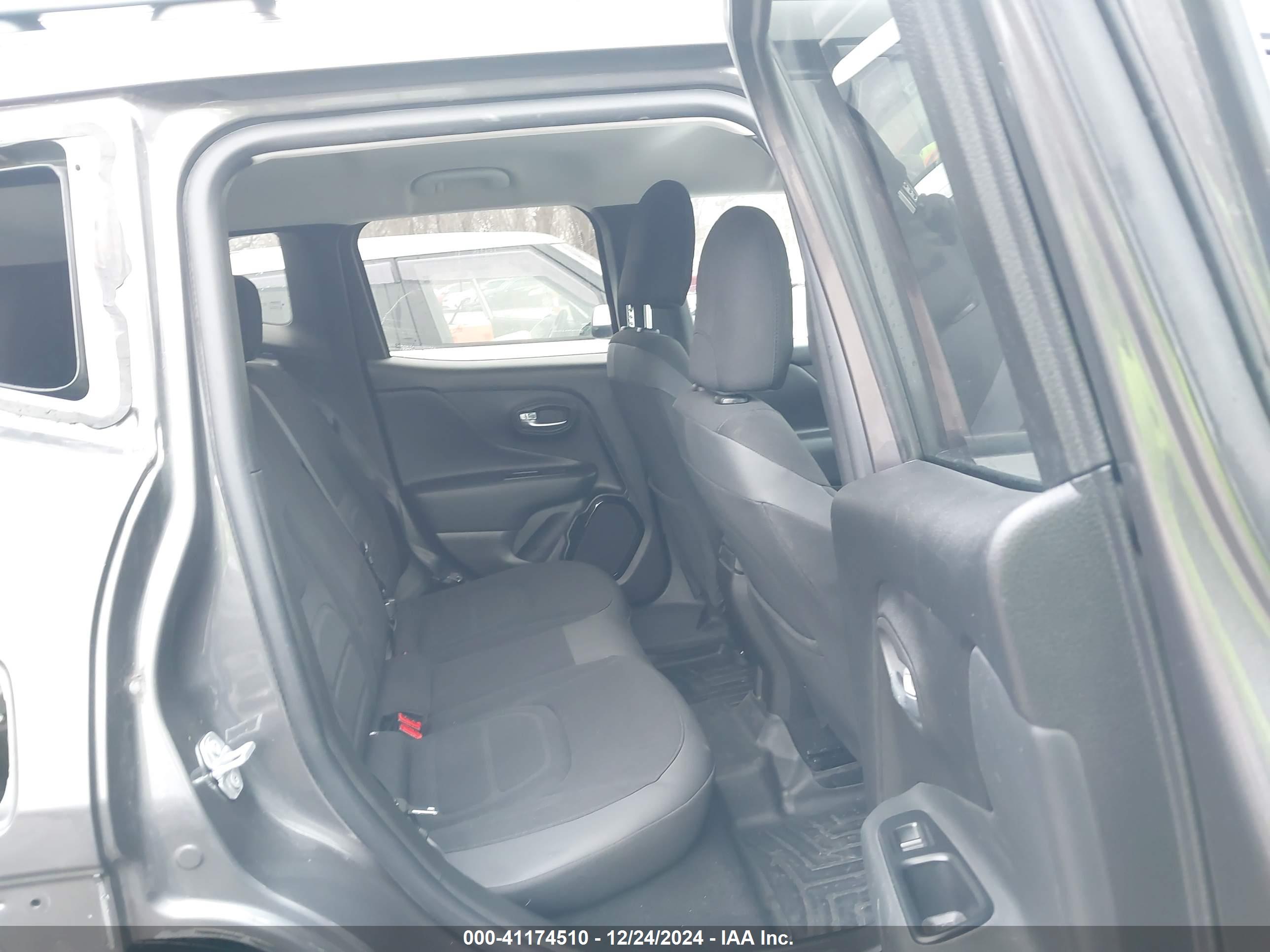 JEEP RENEGADE image 8