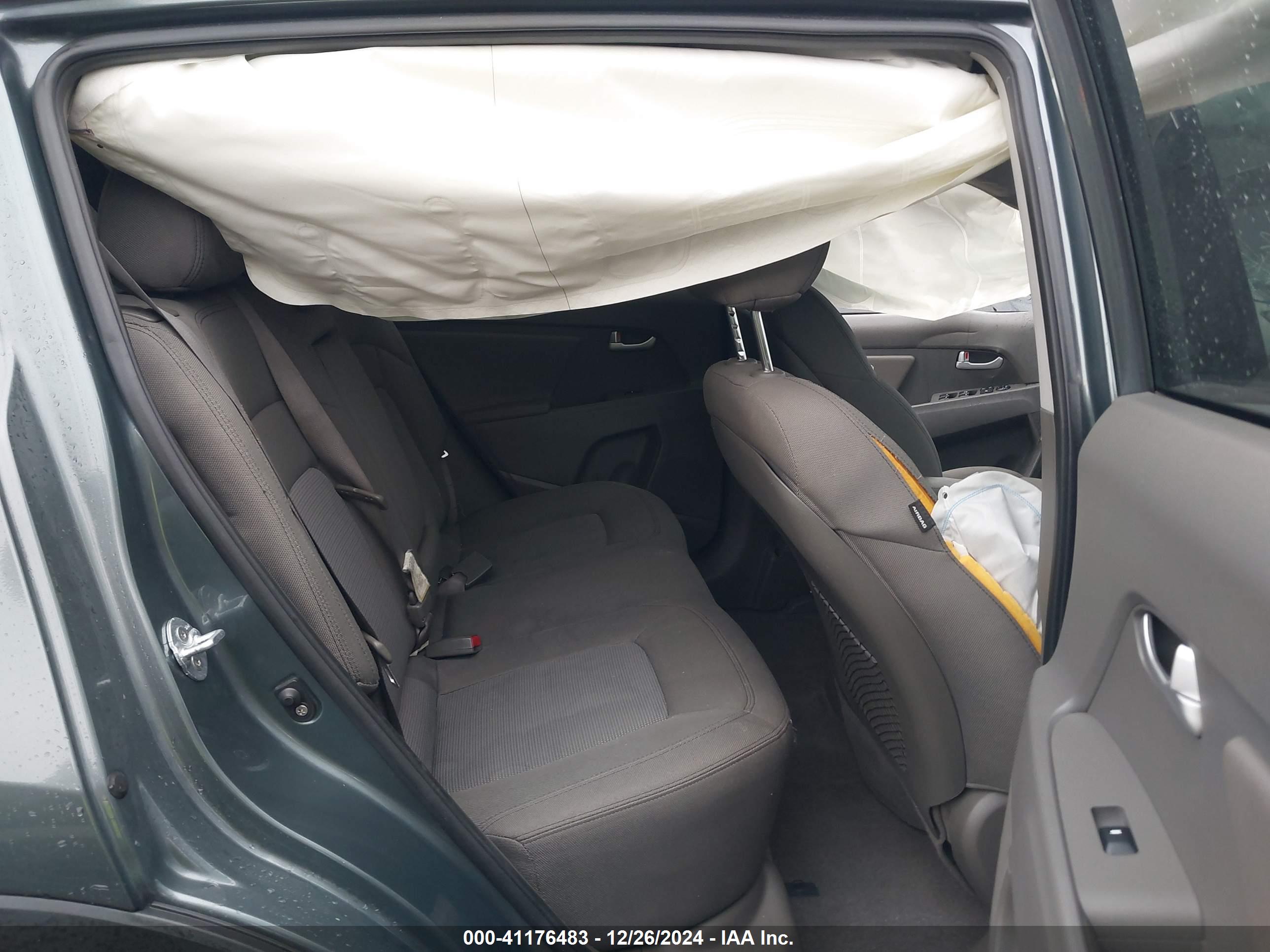 KIA SPORTAGE image 8