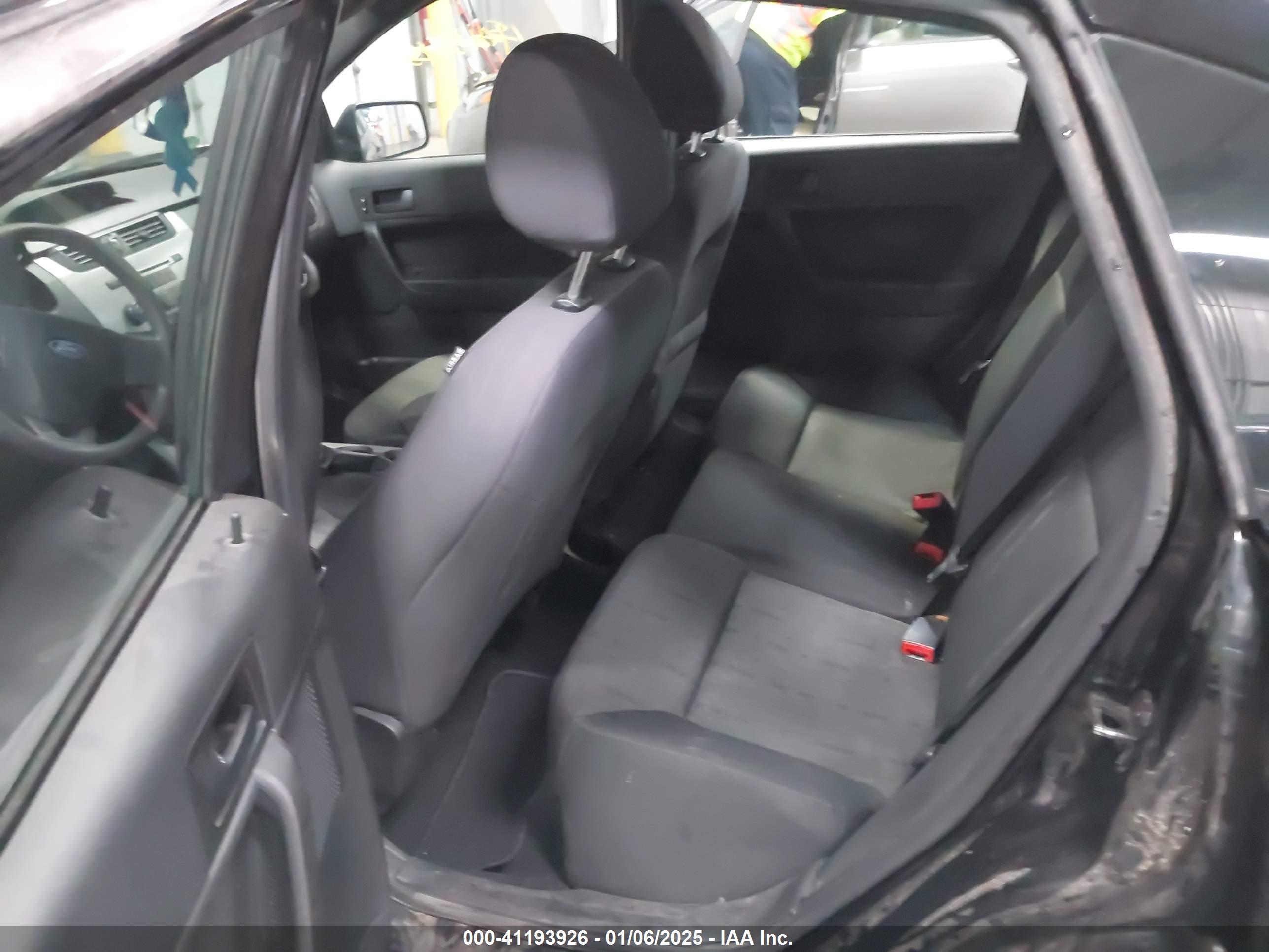 FORD FOCUS image 8