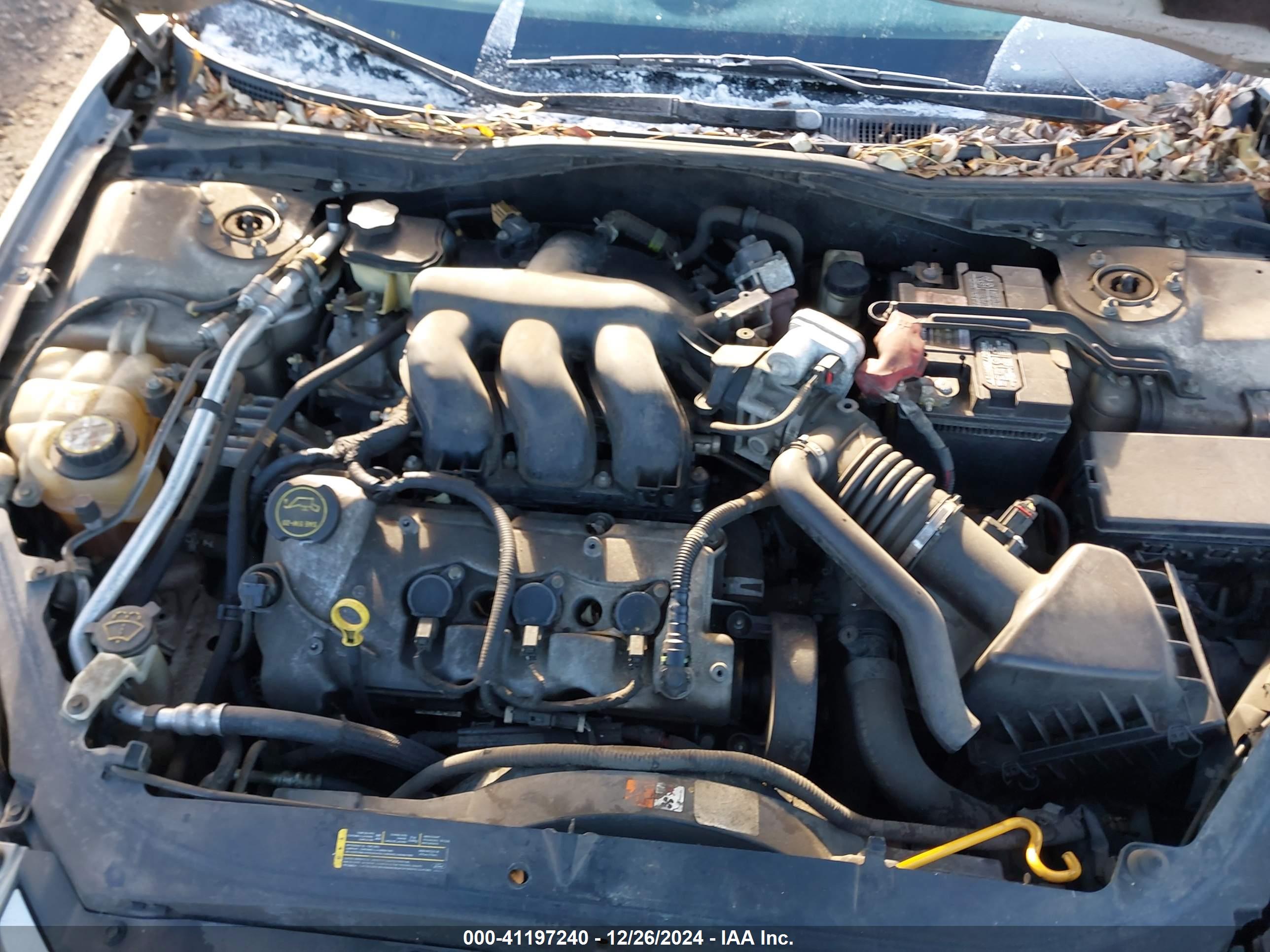 FORD FUSION image 10