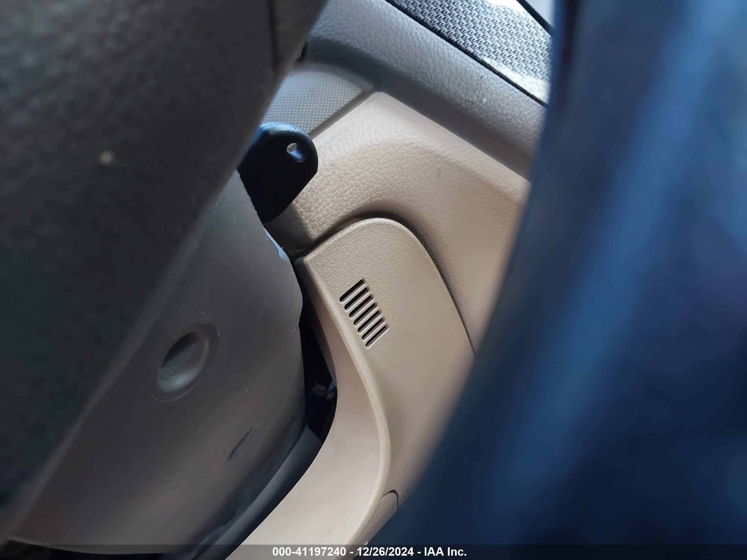 FORD FUSION image 11