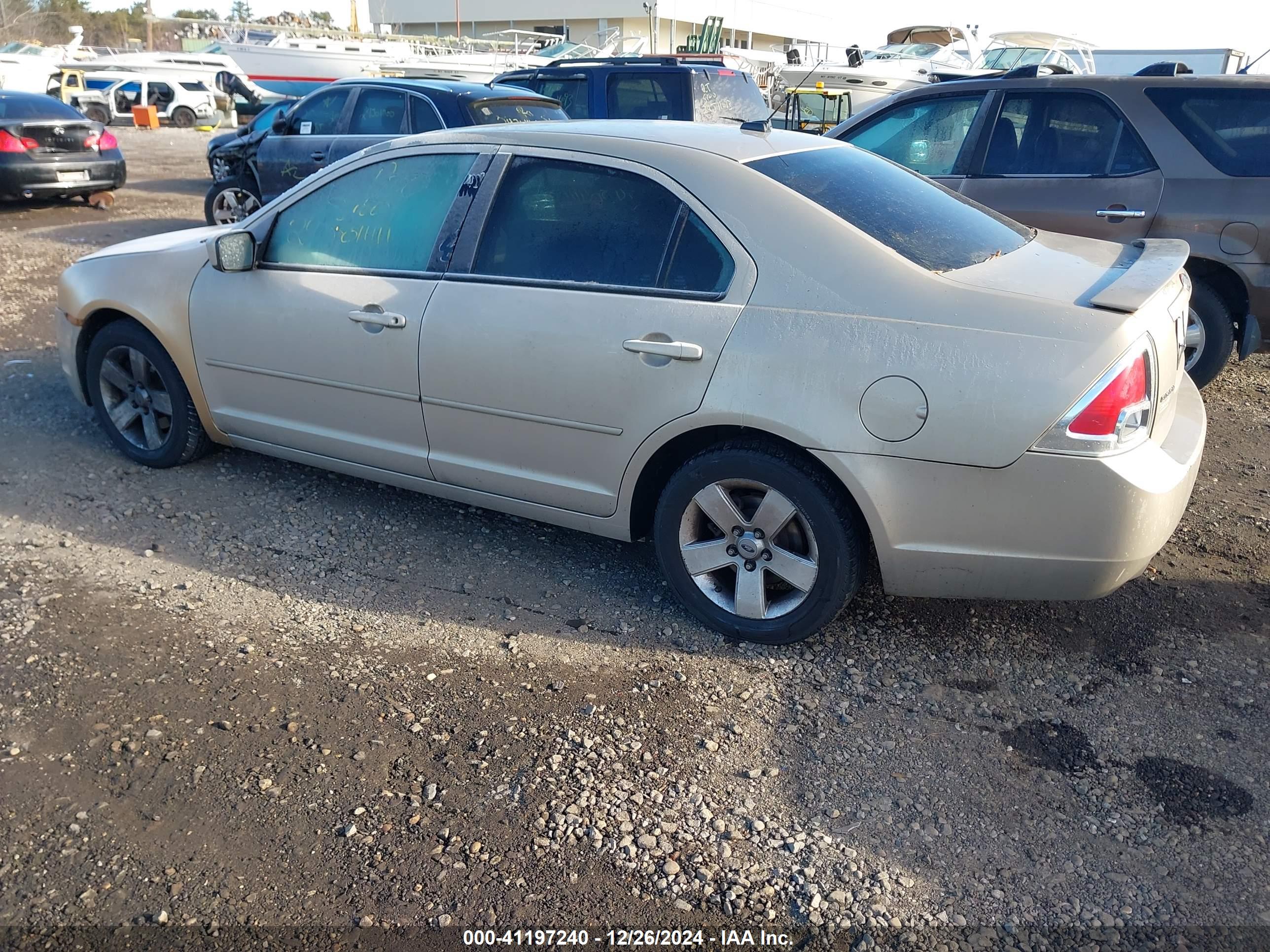 FORD FUSION image 3