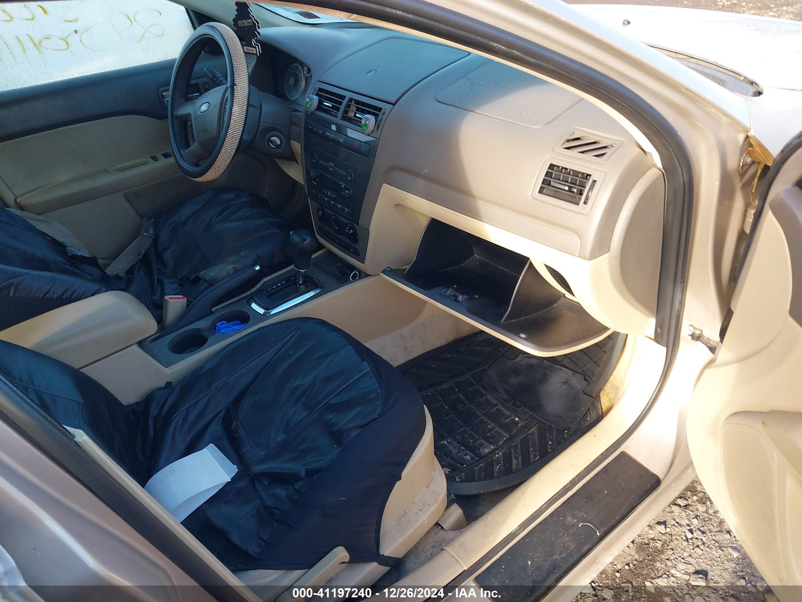 FORD FUSION image 5