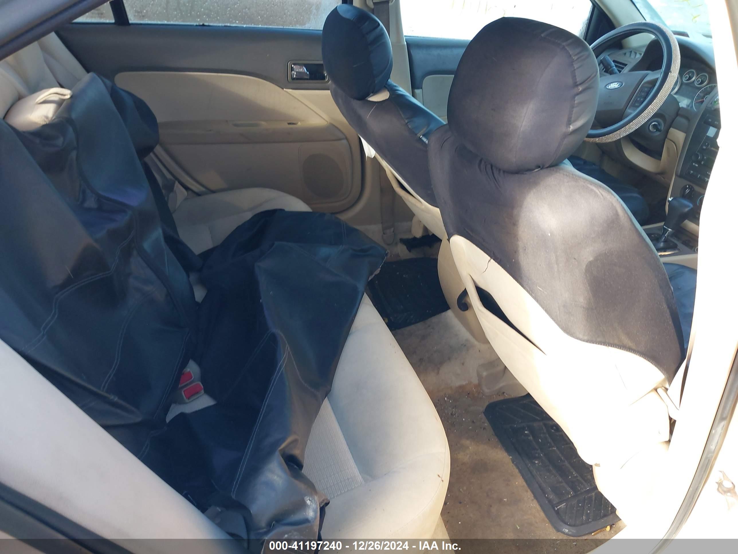 FORD FUSION image 8