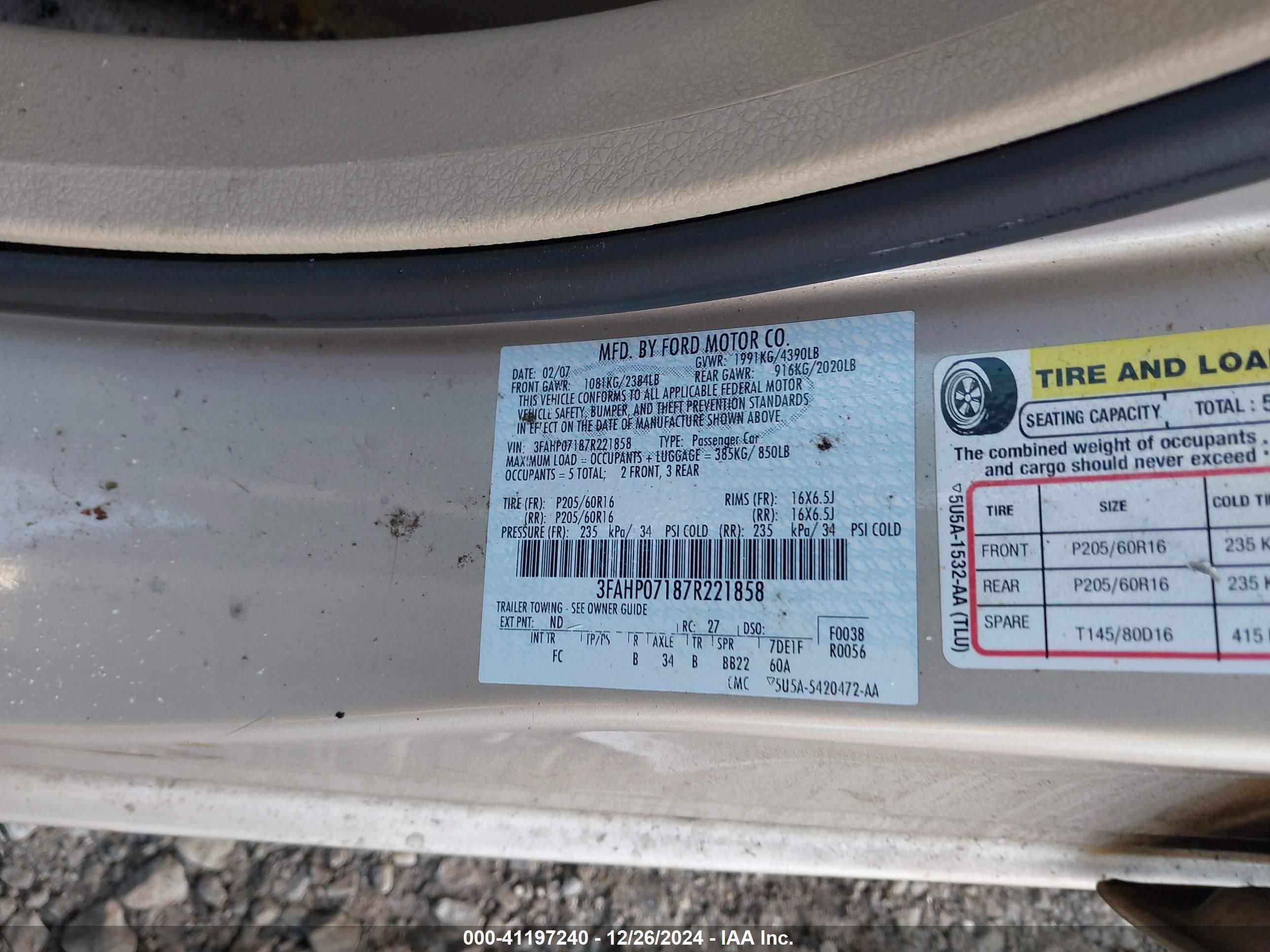 FORD FUSION image 9
