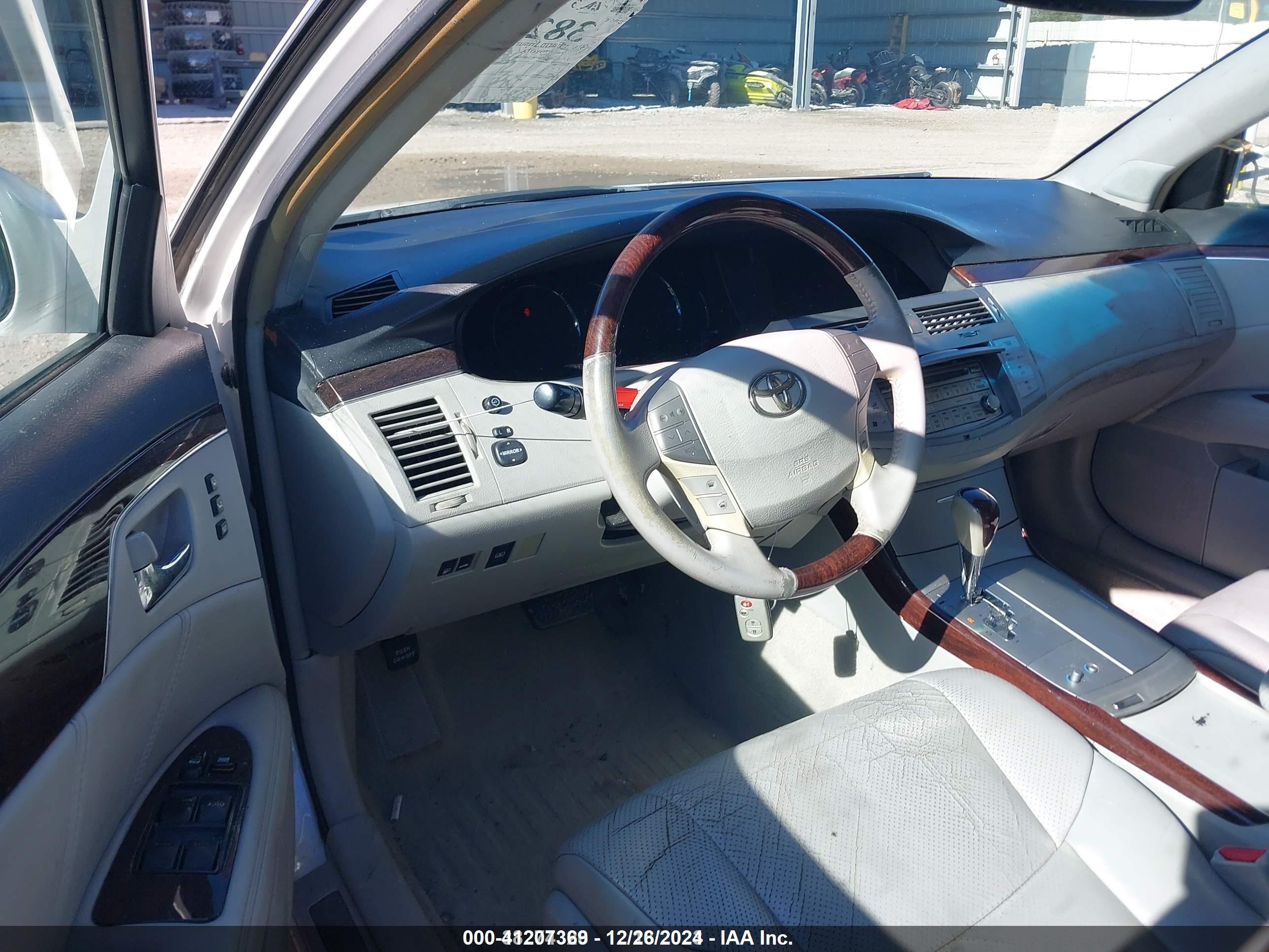 TOYOTA AVALON image 5