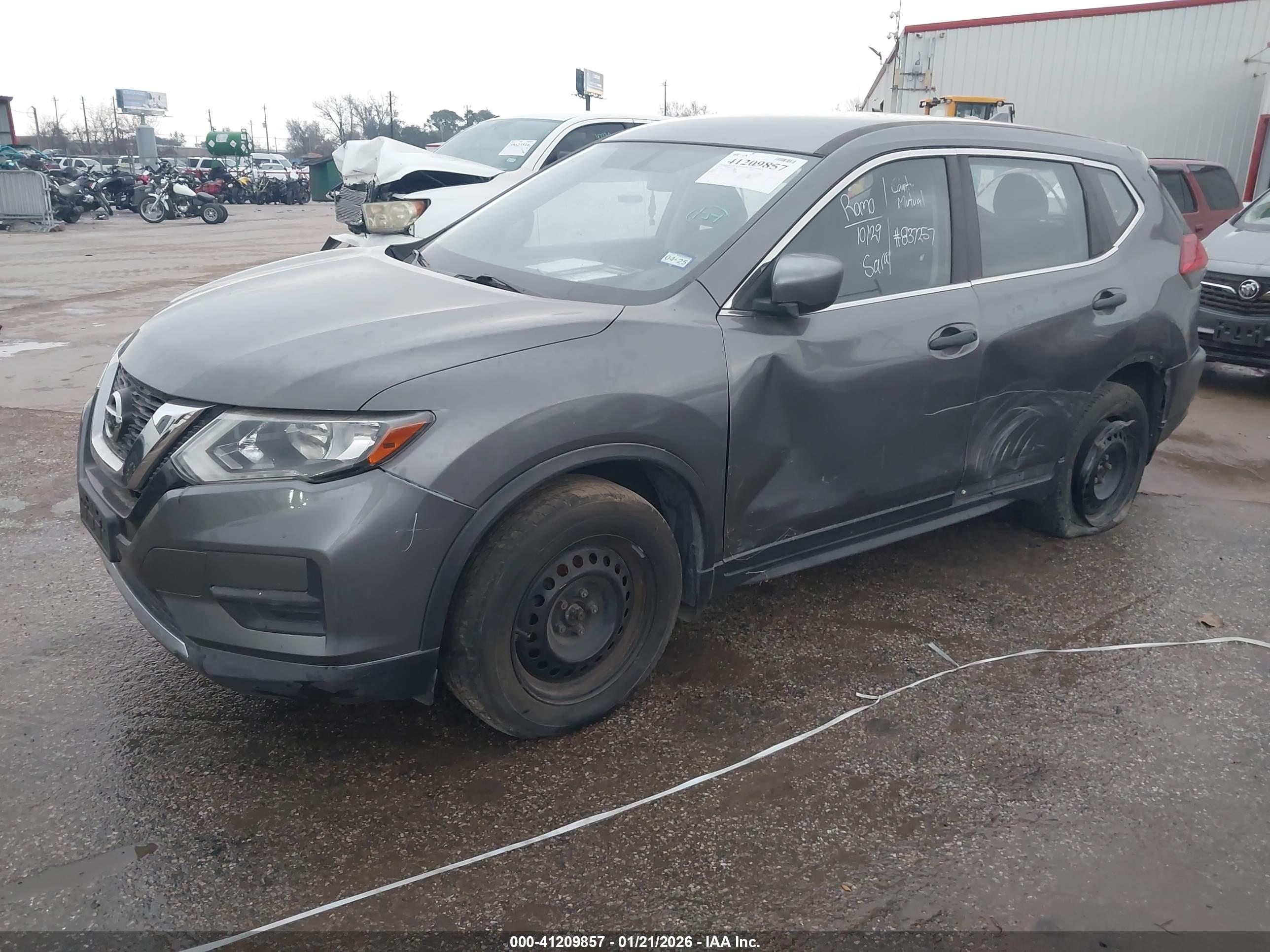 NISSAN ROGUE image 2