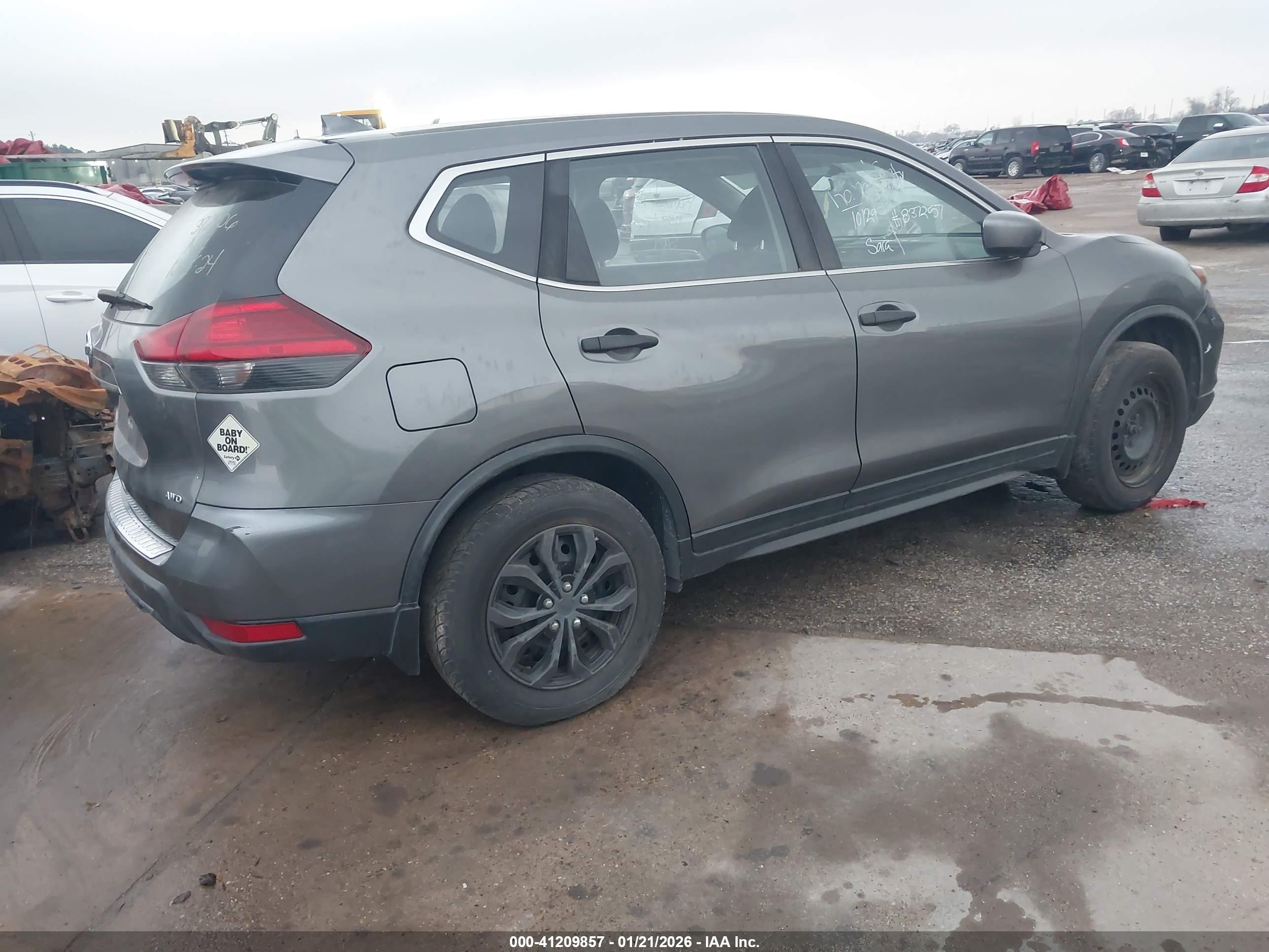 NISSAN ROGUE image 4