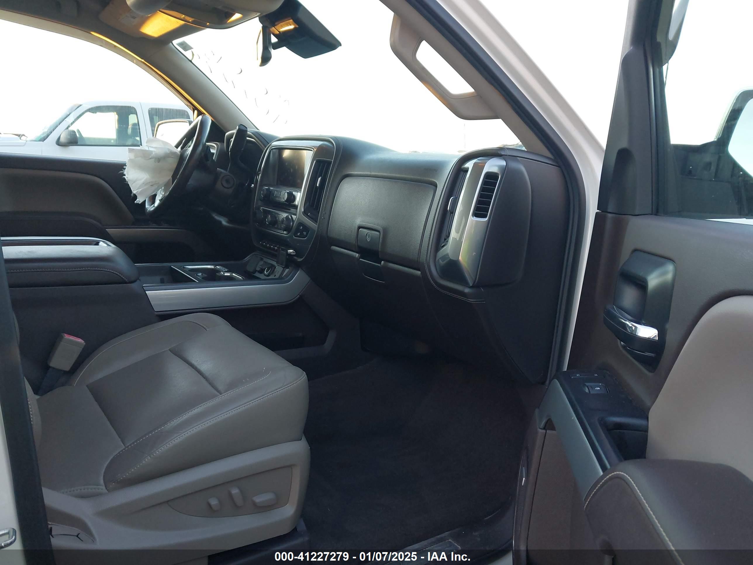 CHEVROLET SILVERADO image 5