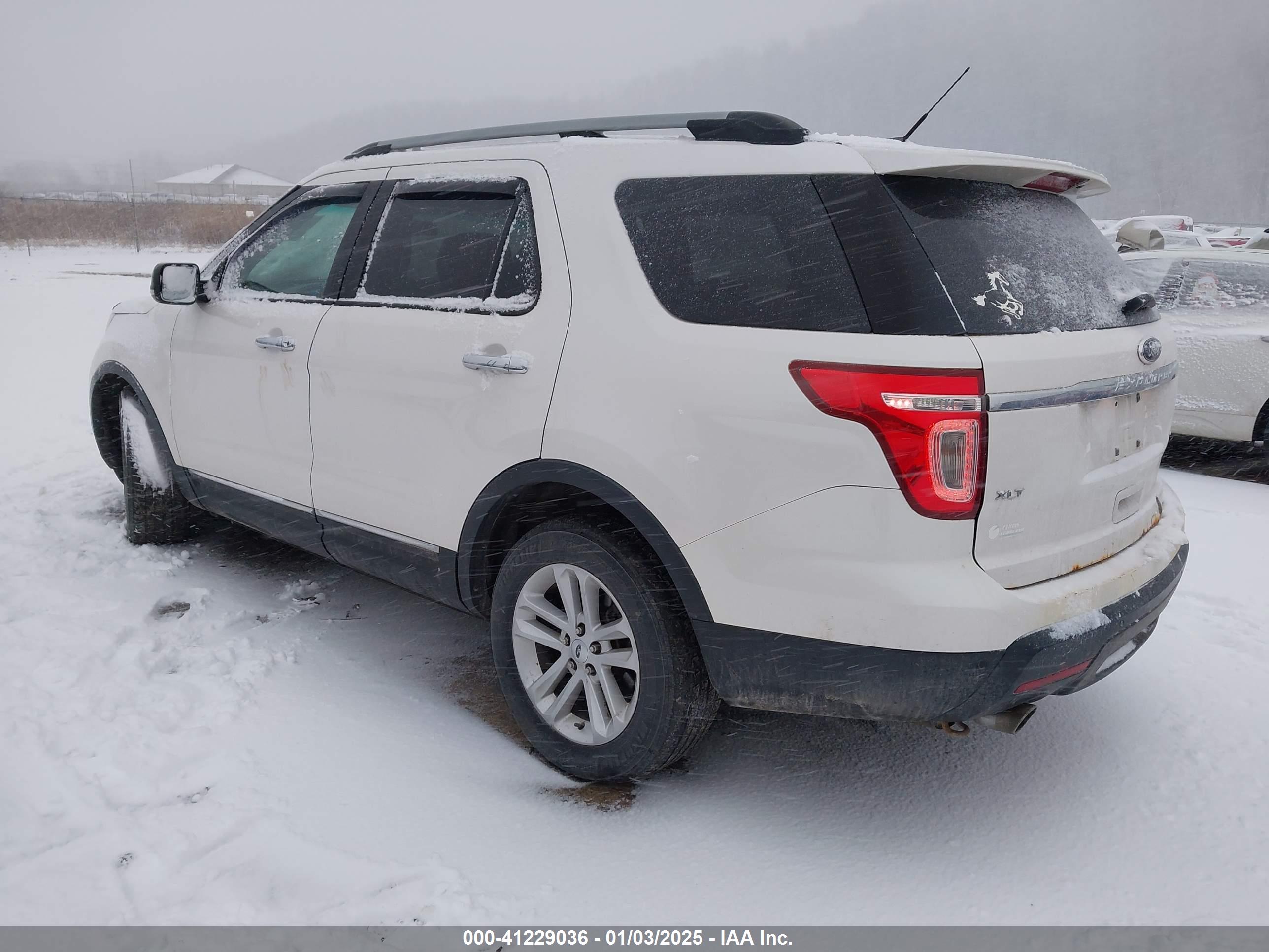 FORD EXPLORER image 3