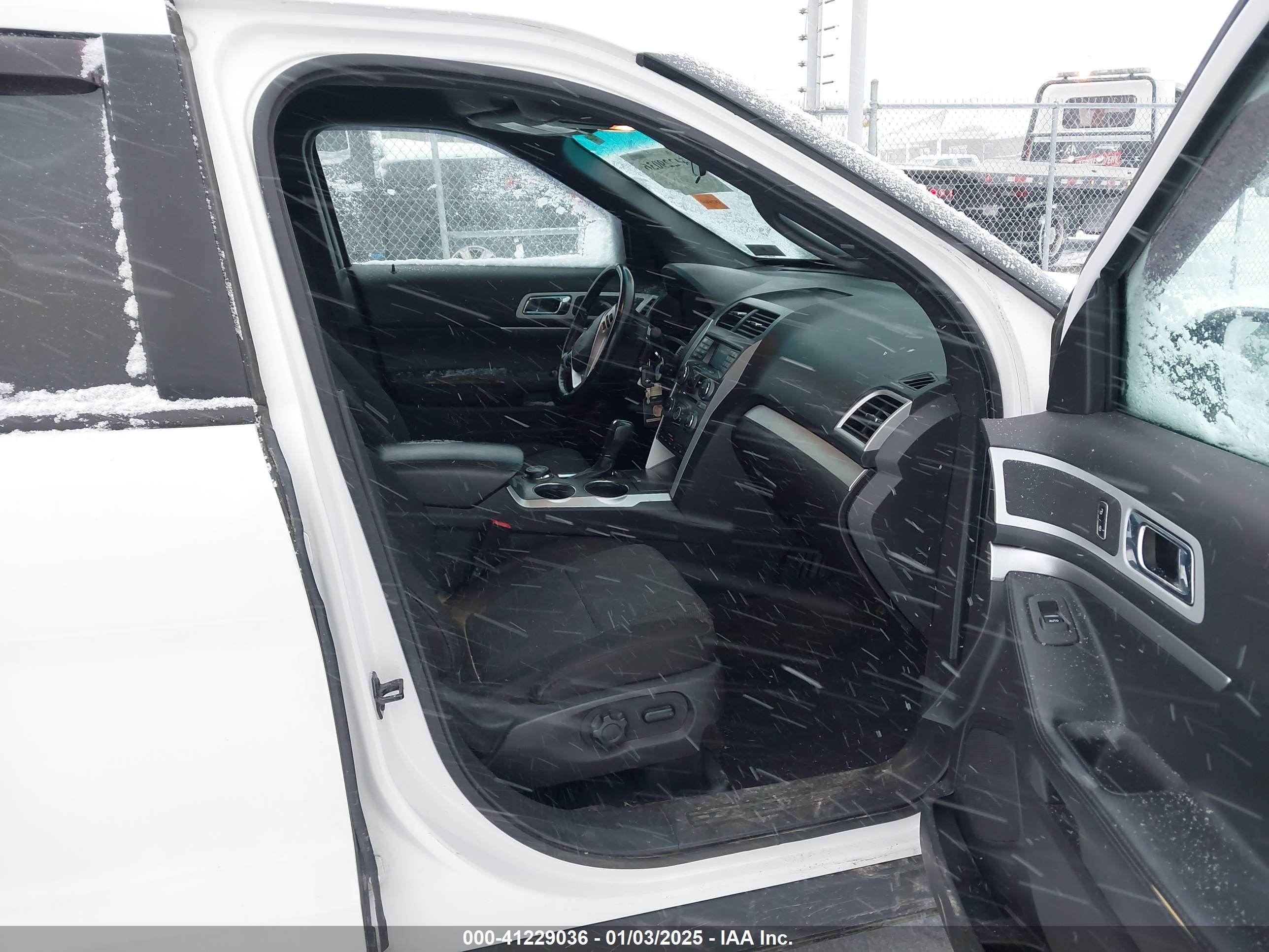 FORD EXPLORER image 5