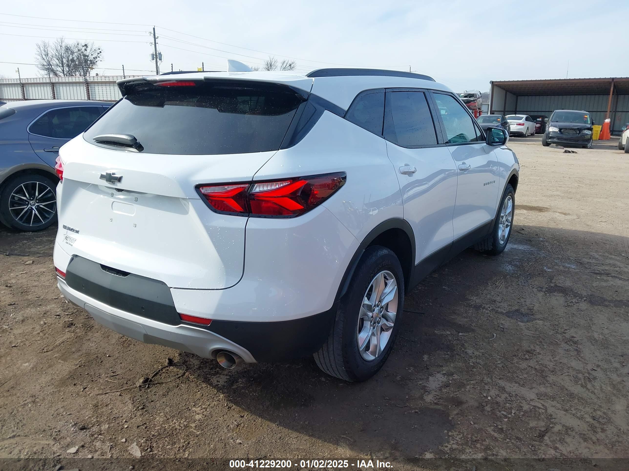 CHEVROLET BLAZER image 4
