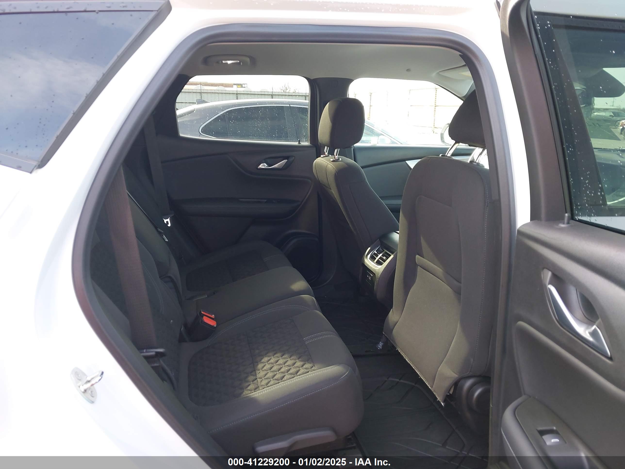 CHEVROLET BLAZER image 8