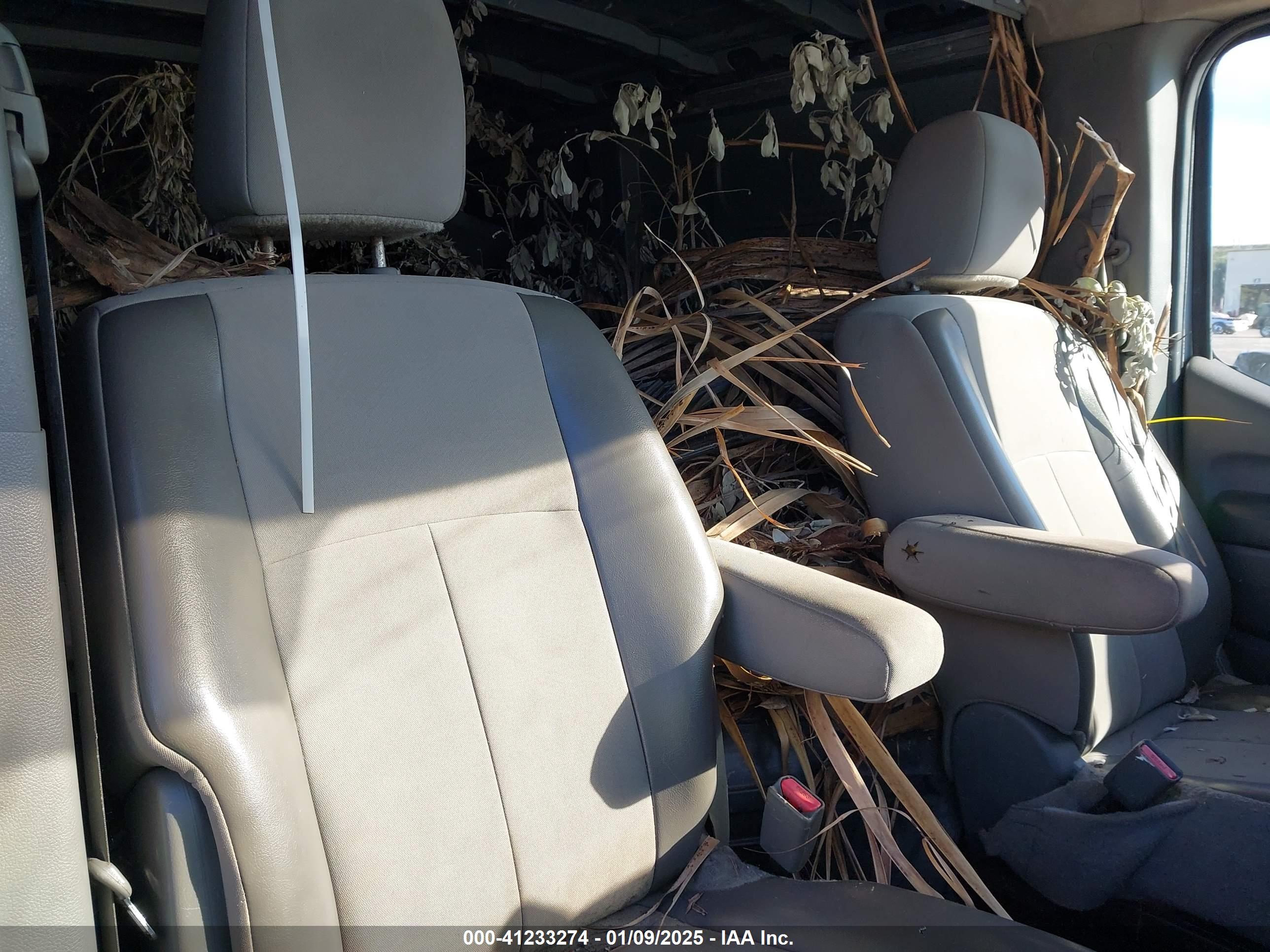 NISSAN NV image 8