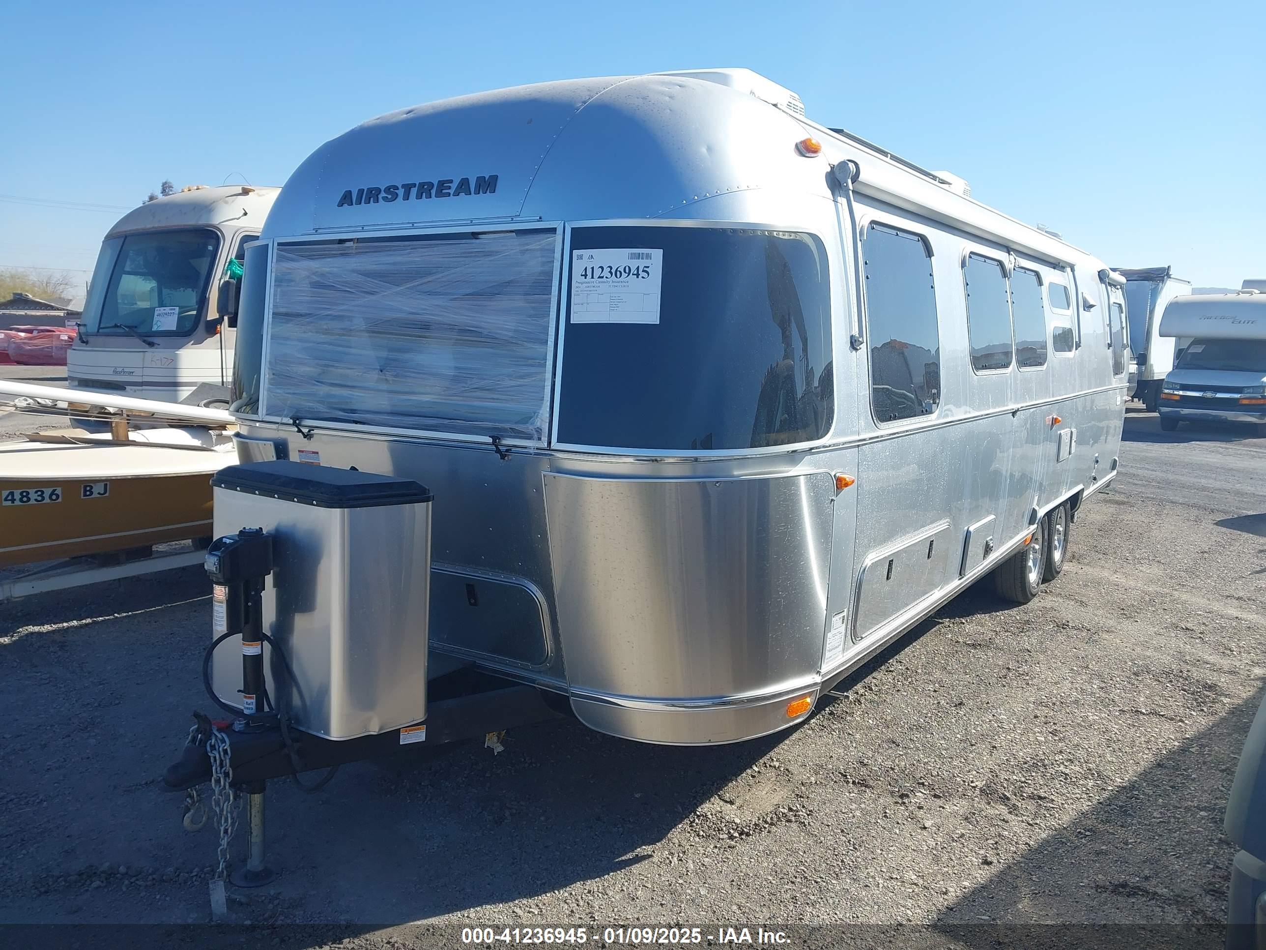 AIRSTREAM FLYING image 2