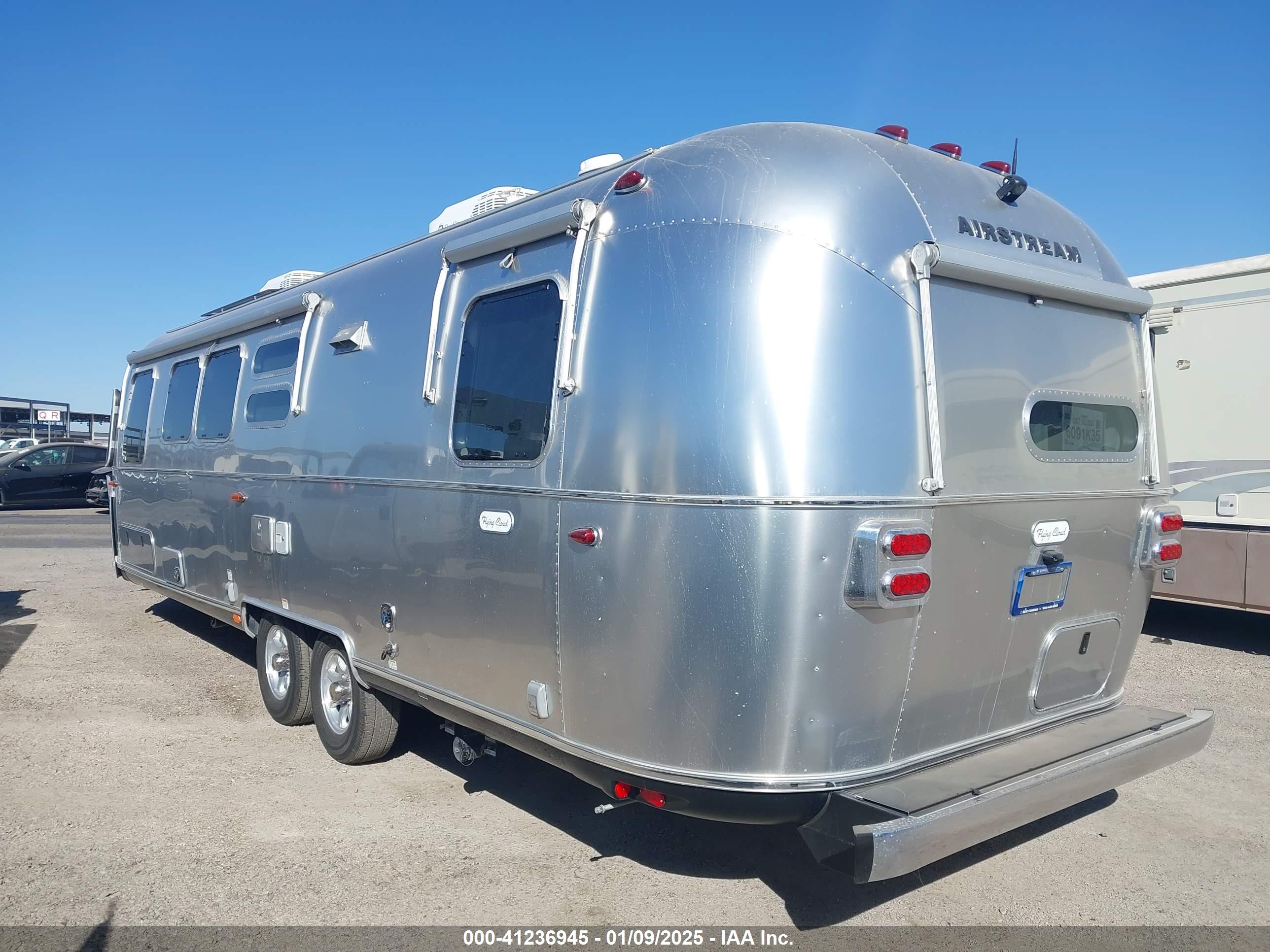 AIRSTREAM FLYING image 3