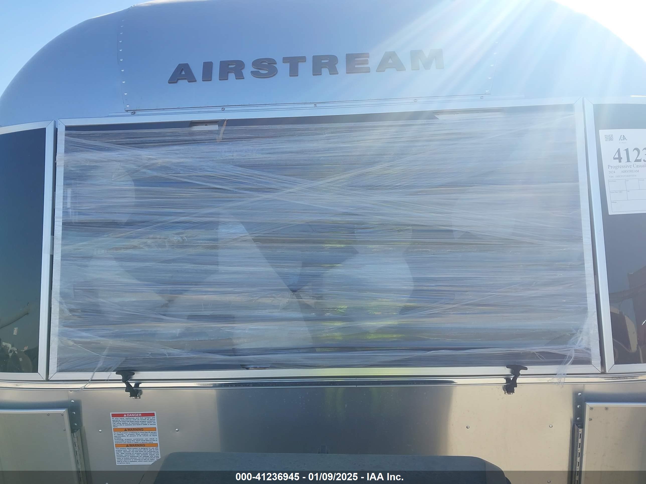 AIRSTREAM FLYING image 6