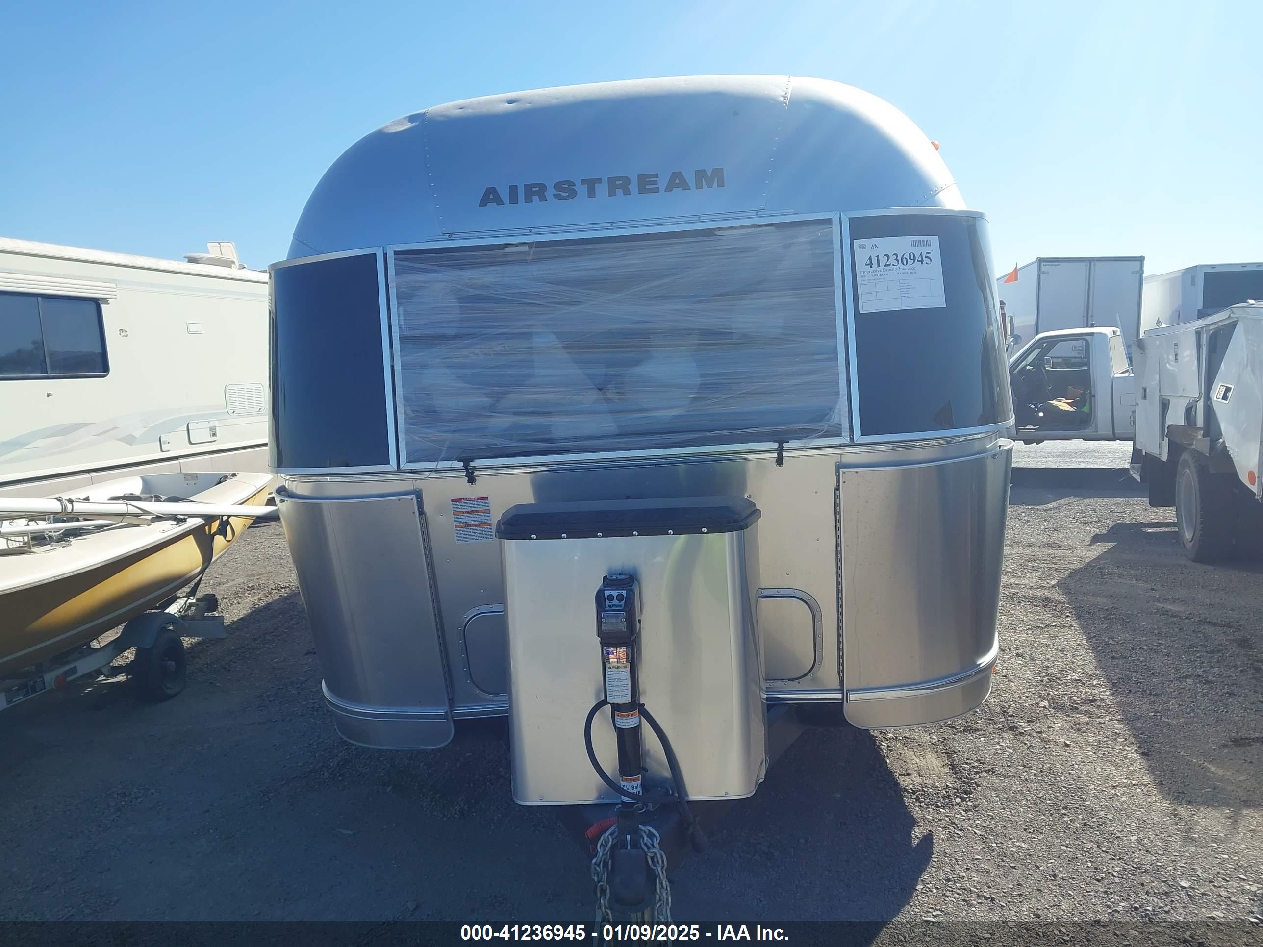 AIRSTREAM FLYING image 7