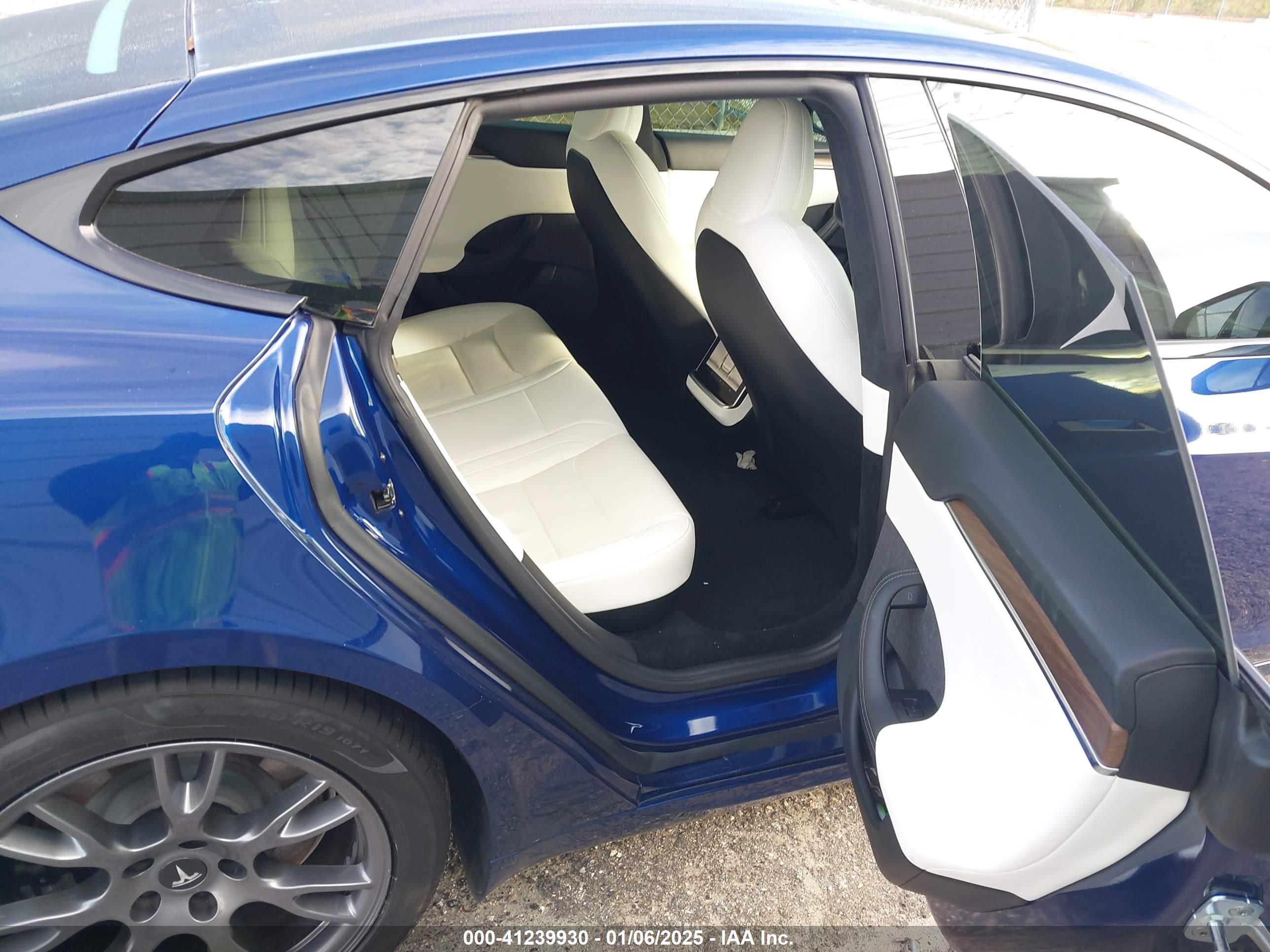 TESLA MODEL image 8