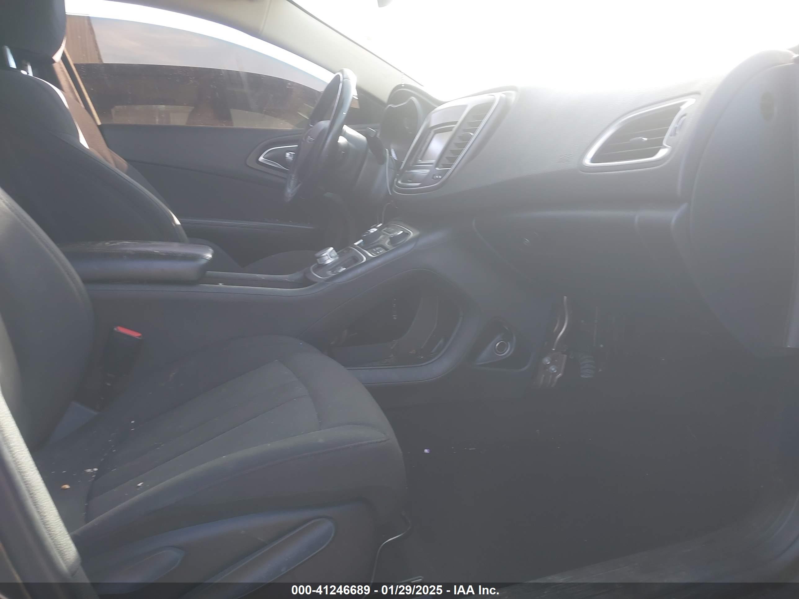CHRYSLER 200 image 5