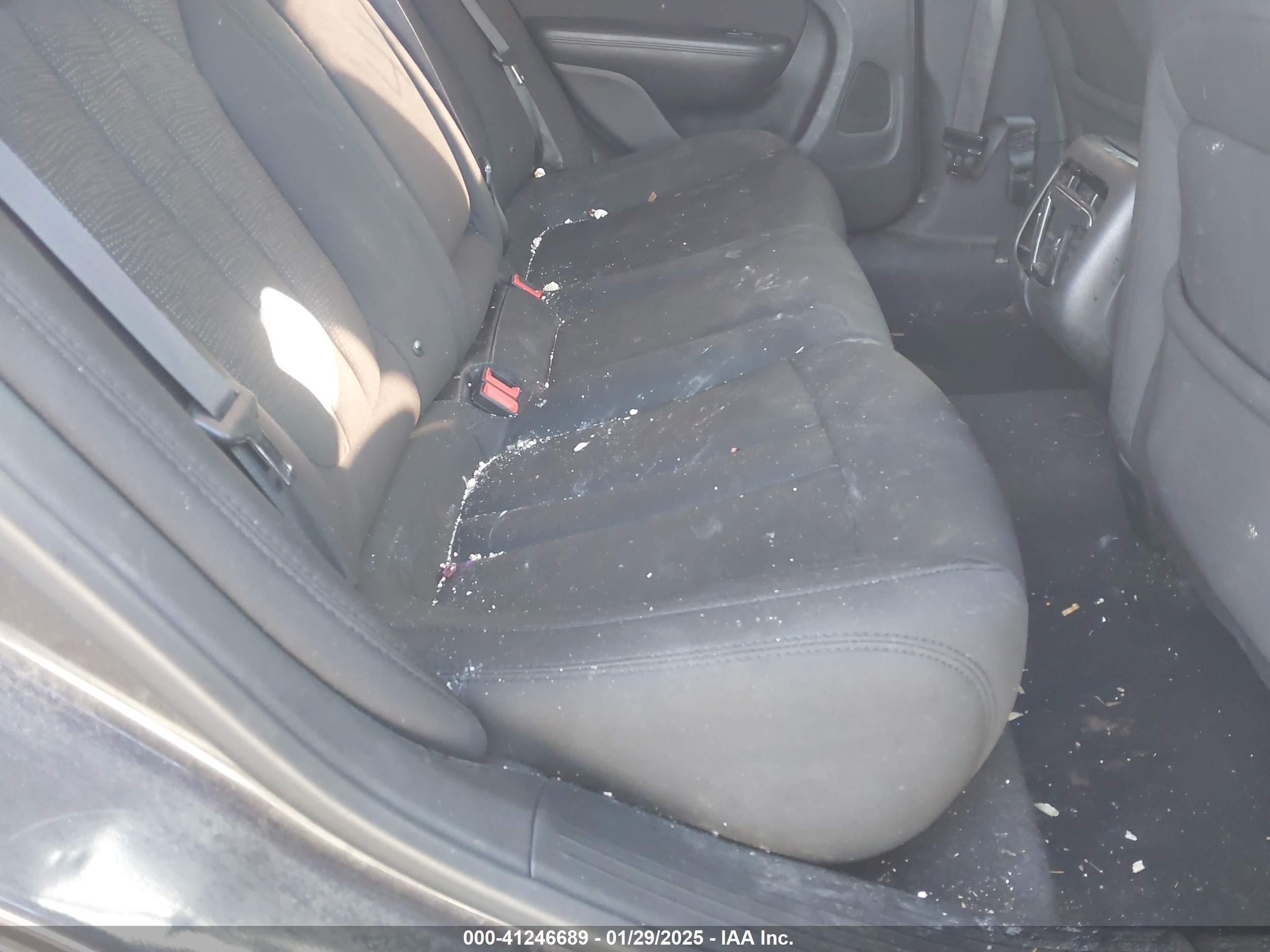 CHRYSLER 200 image 8