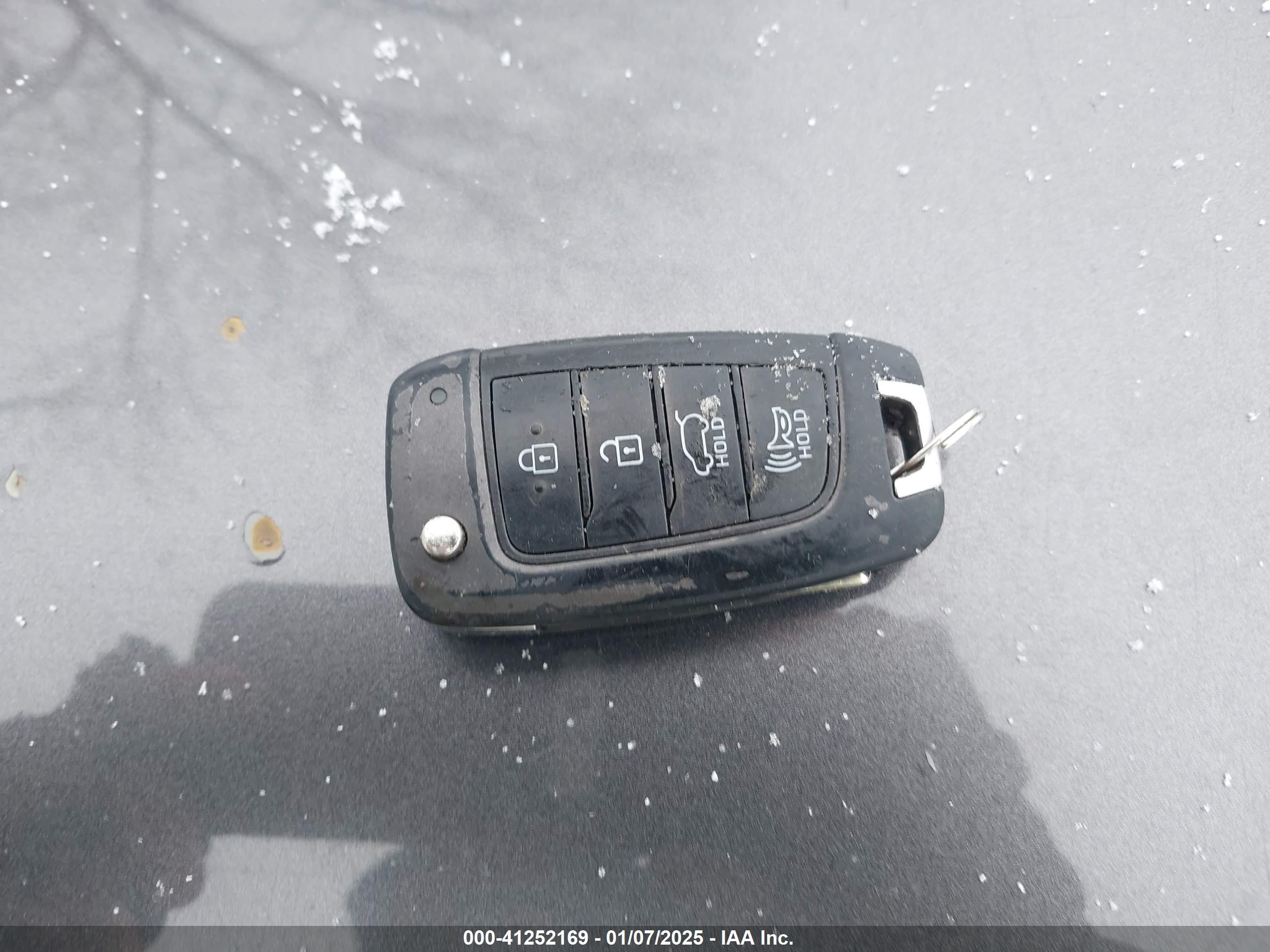 HYUNDAI ELANTRA image 11