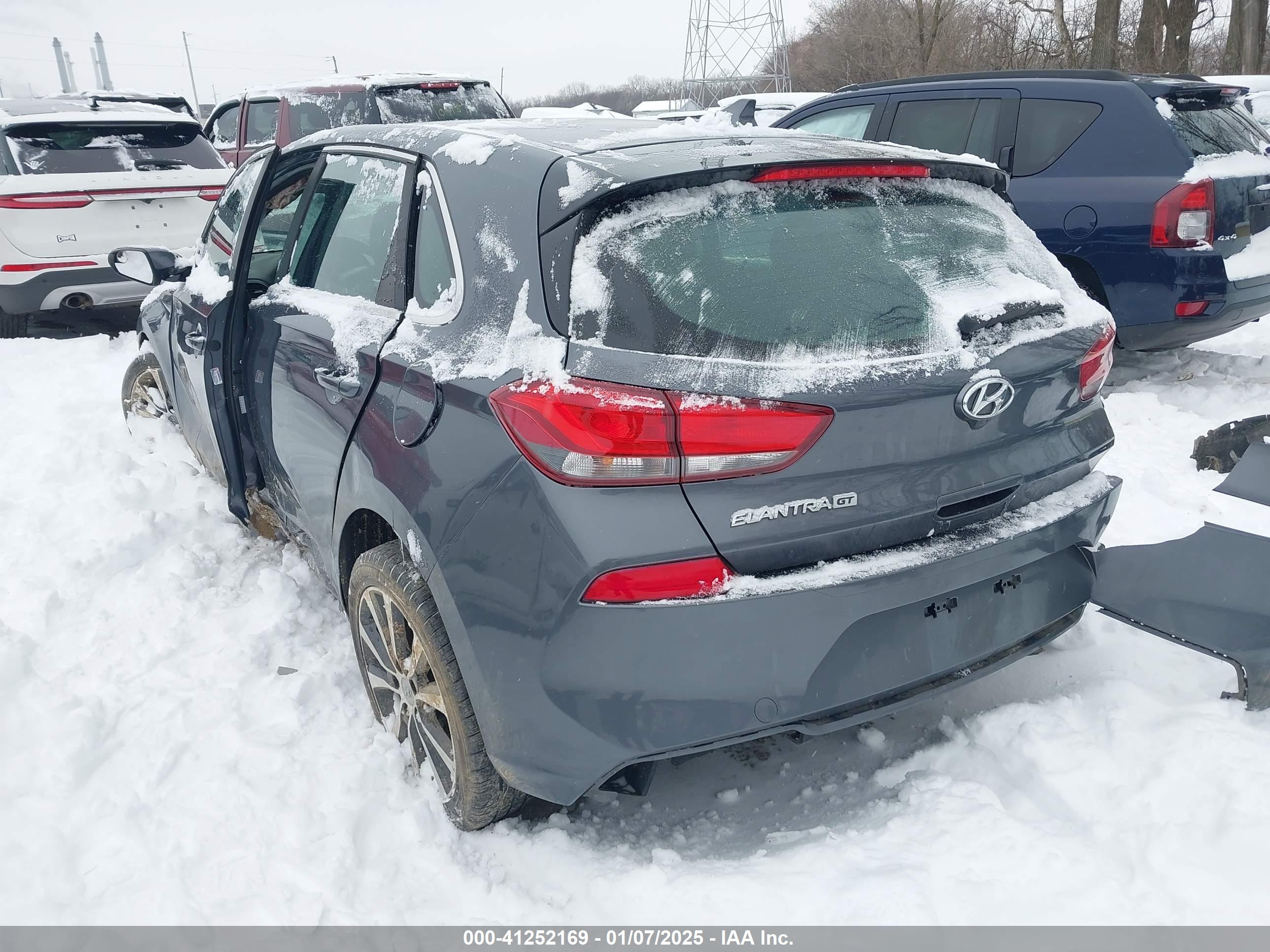 HYUNDAI ELANTRA image 3