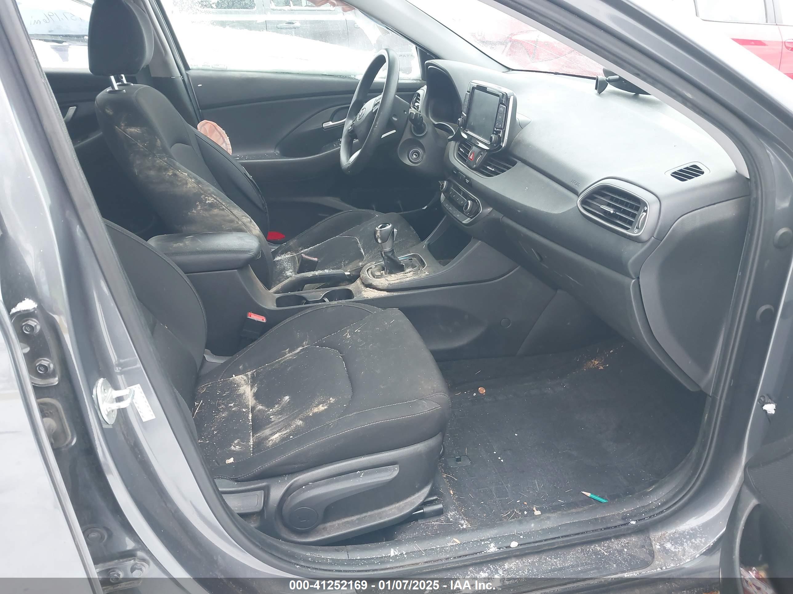 HYUNDAI ELANTRA image 5