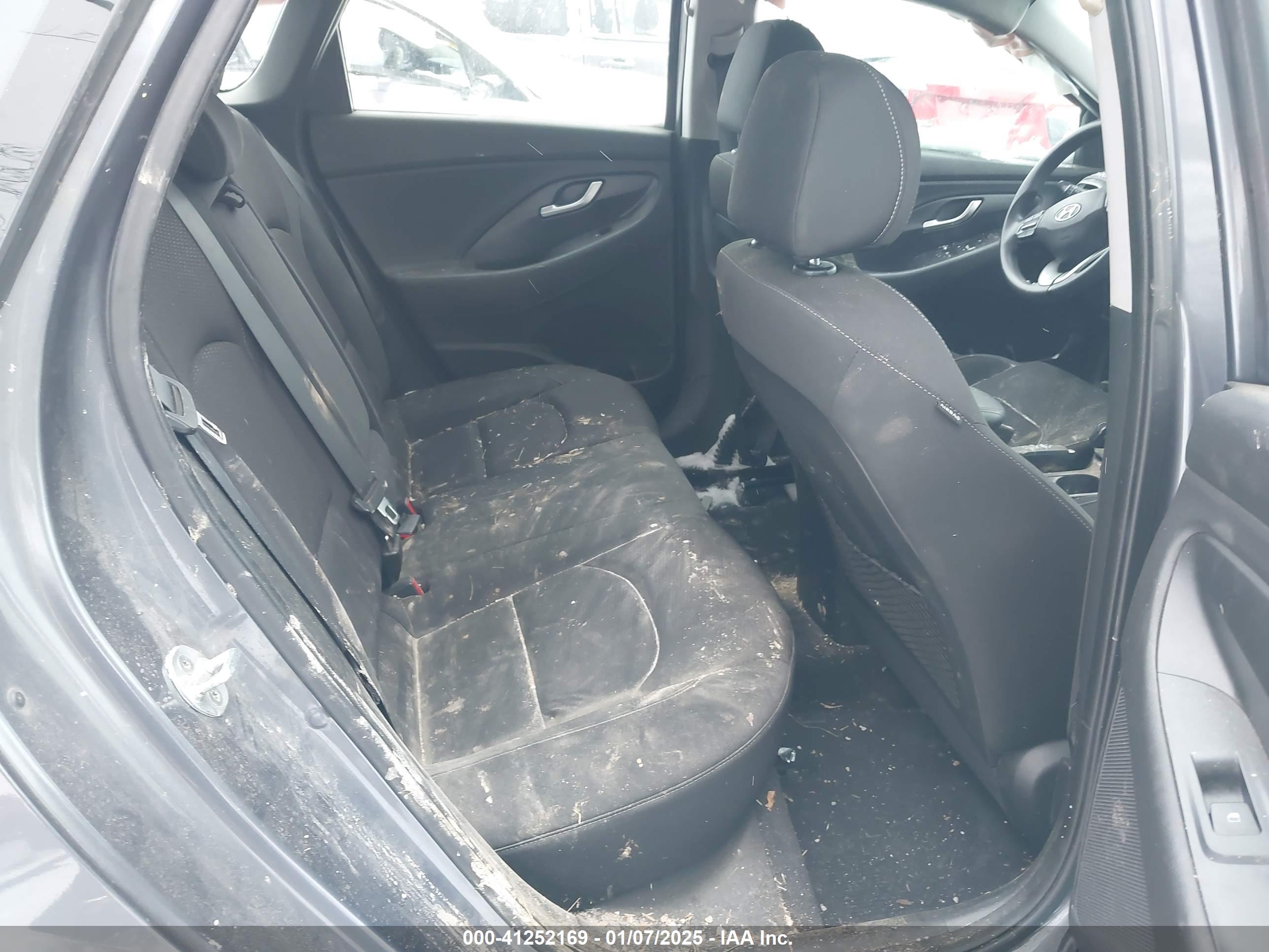 HYUNDAI ELANTRA image 8