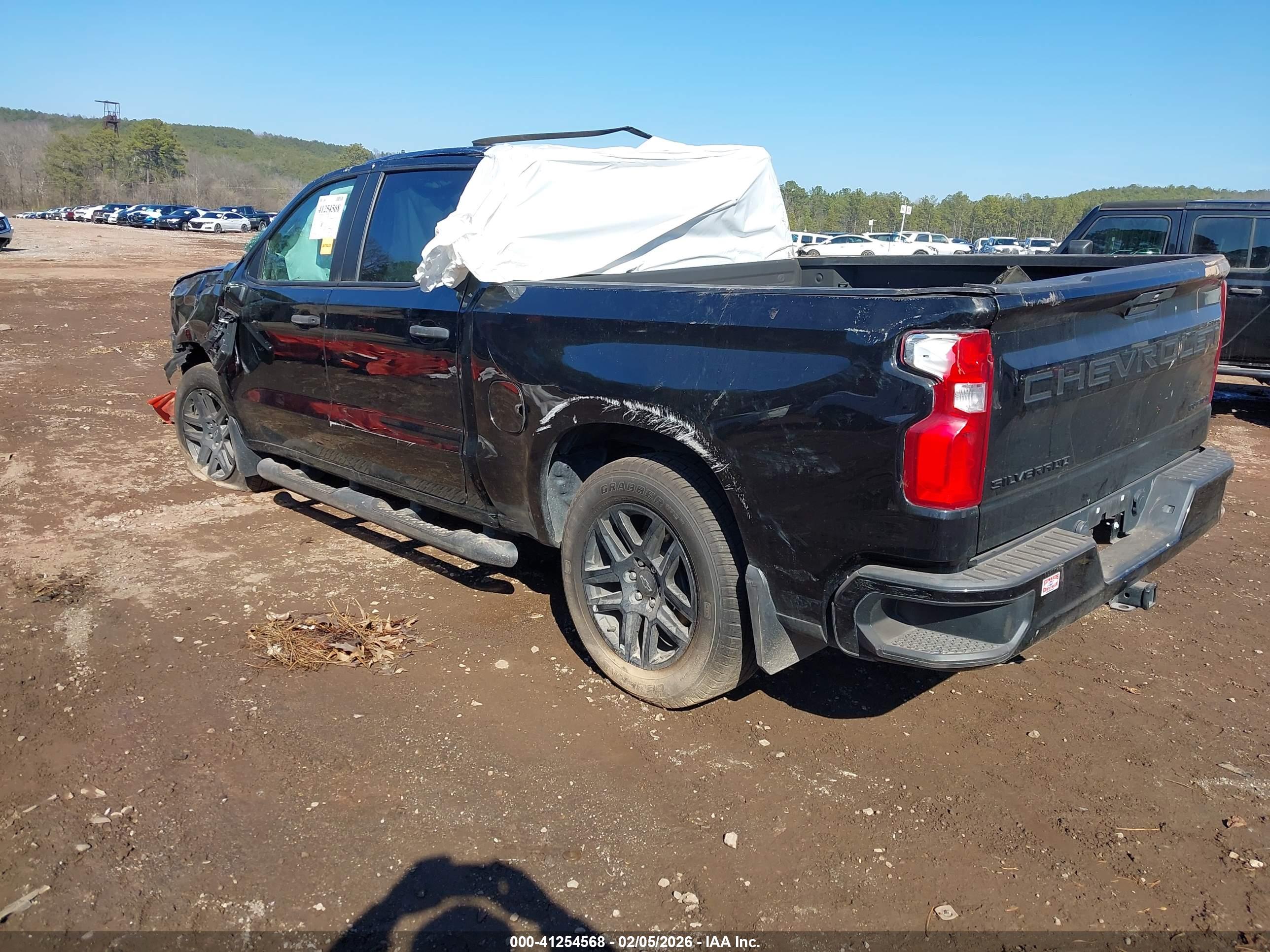 CHEVROLET SILVERADO image 3