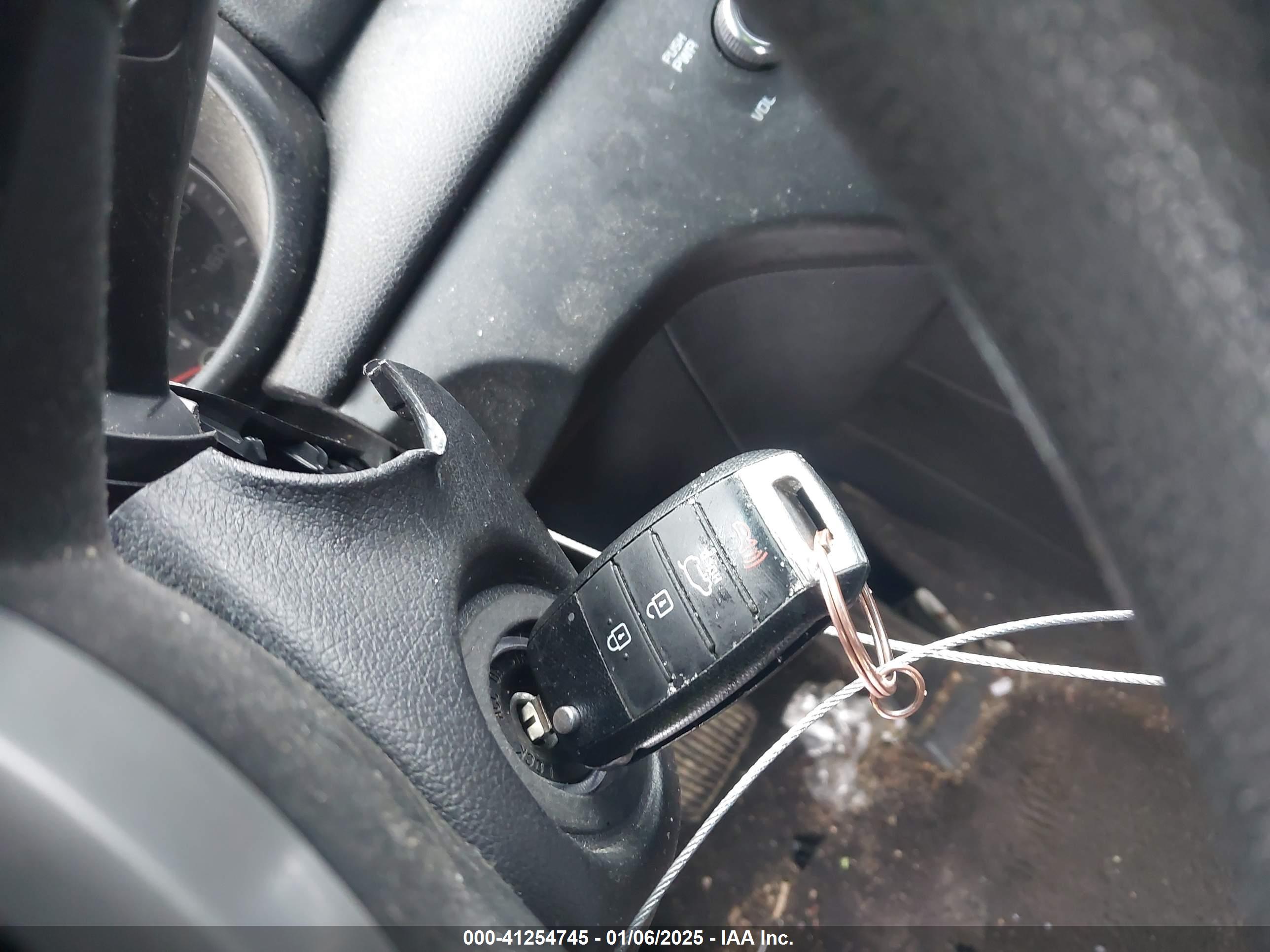 KIA SPORTAGE image 11